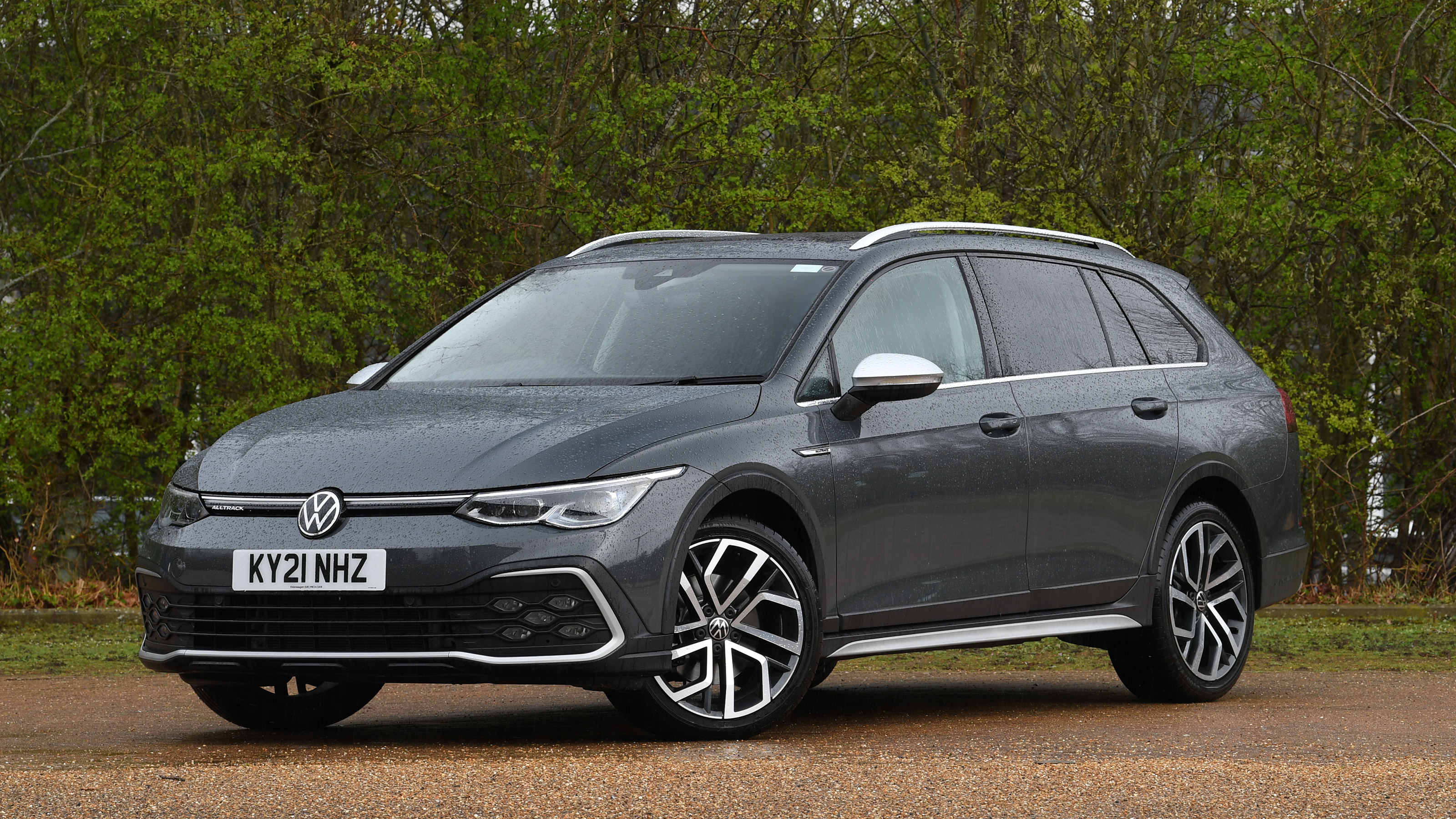 Volkswagen Golf Alltrack - front static