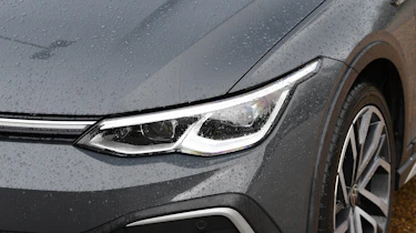 Volkswagen Golf Alltrack - front light