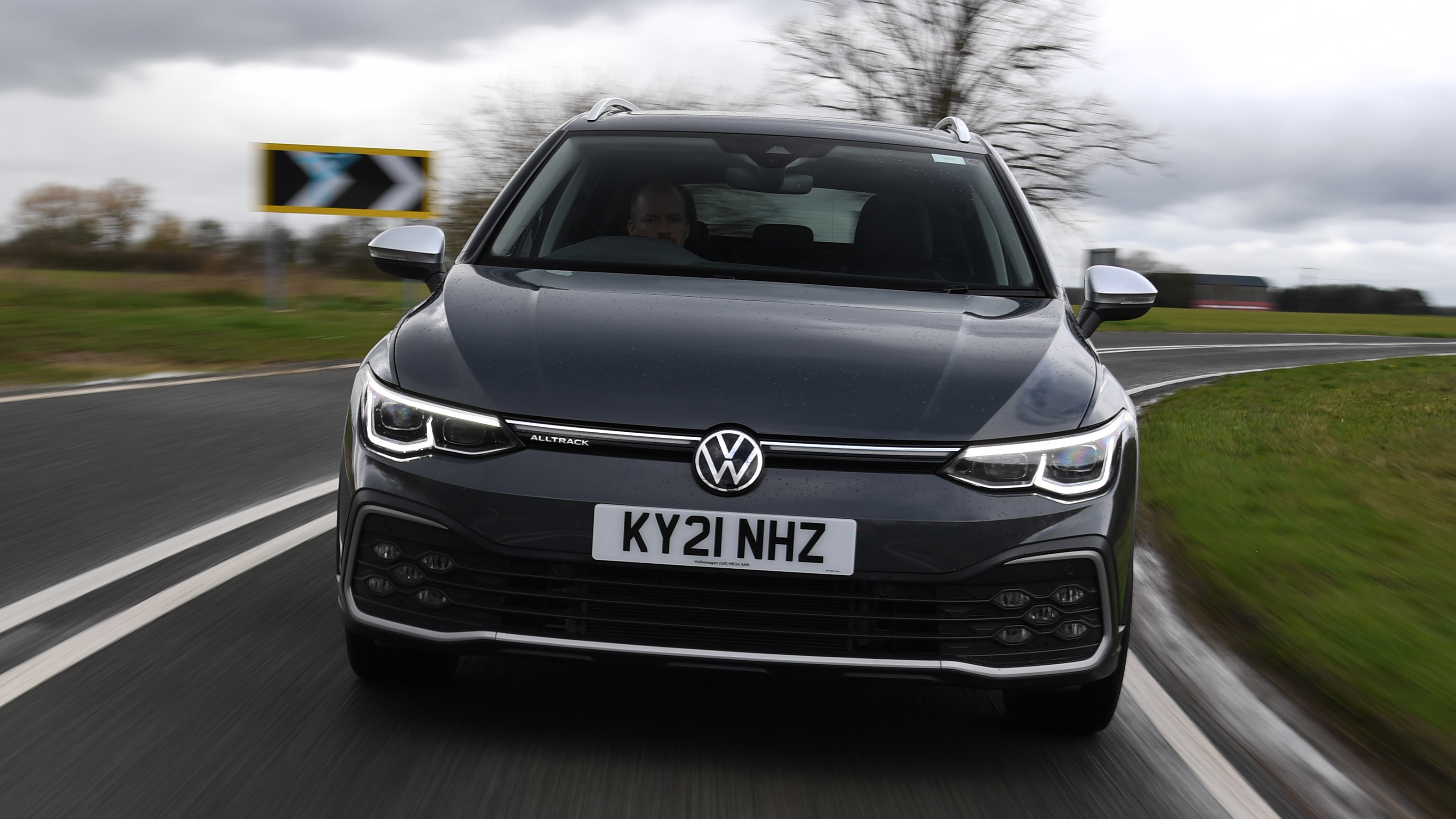 Volkswagen Golf Alltrack - full front