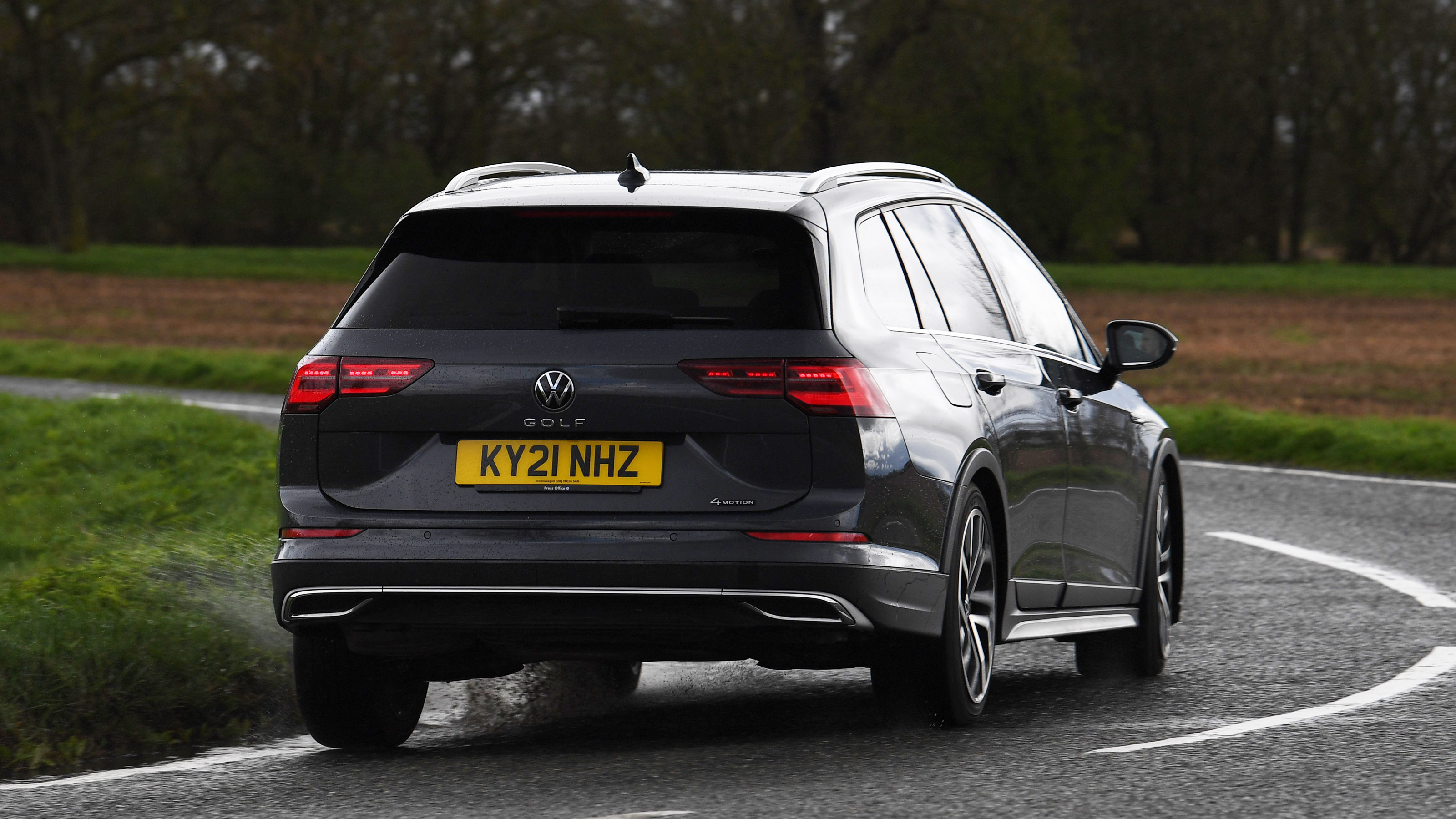 Volkswagen Golf Alltrack - rear action