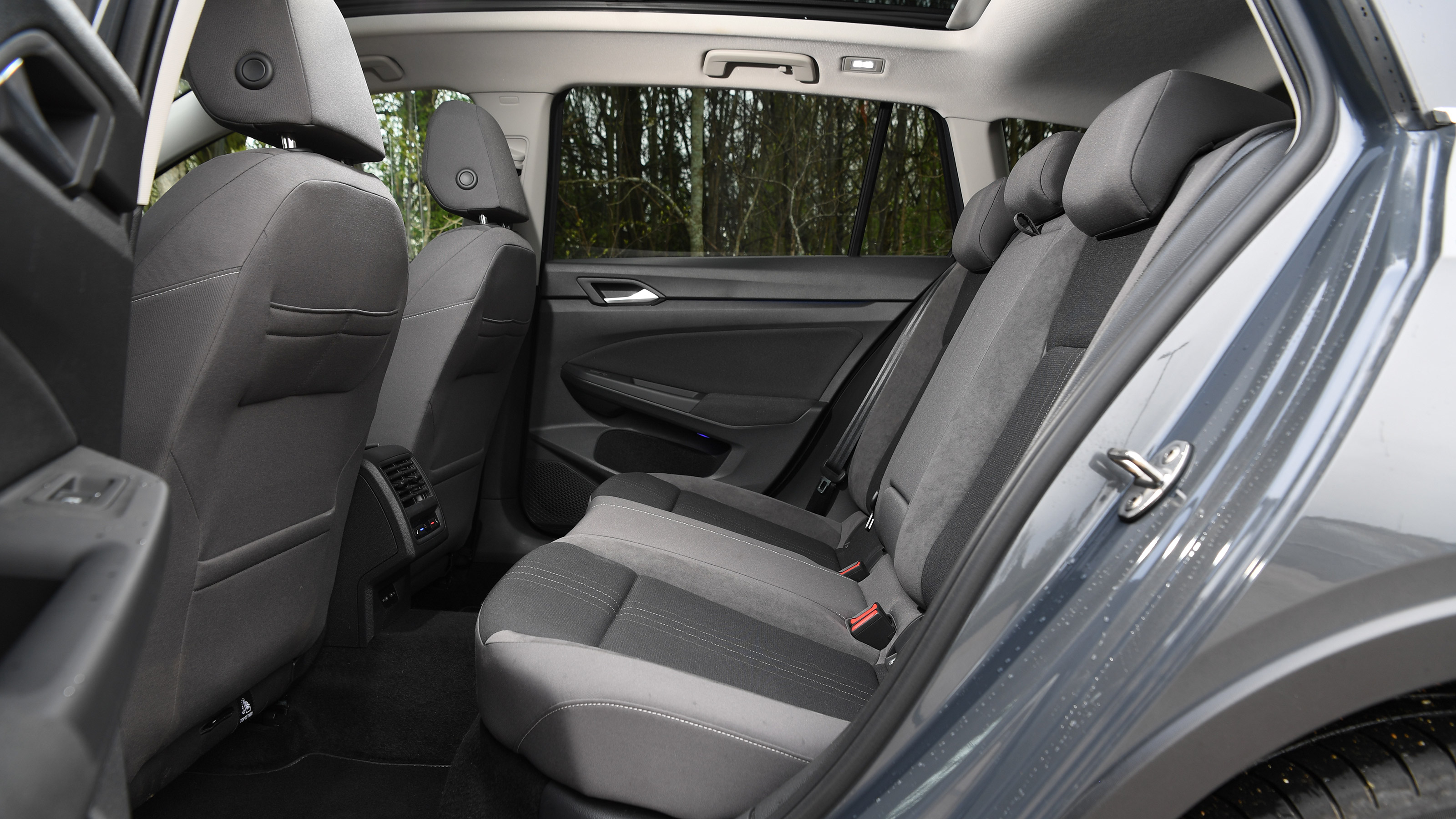 Volkswagen Golf Alltrack - rear seats