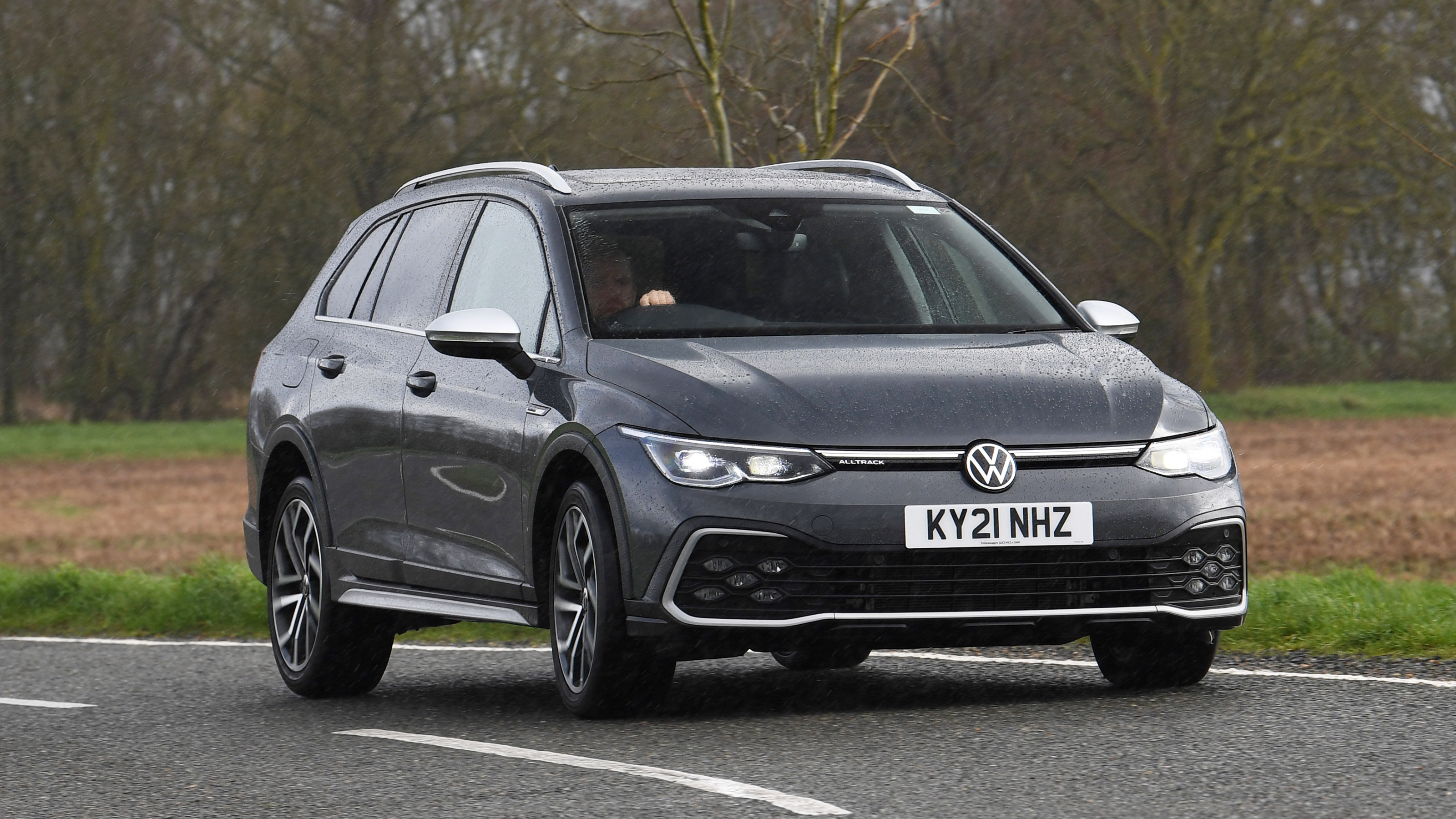 Volkswagen Golf Alltrack - front cornering