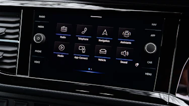 Volkswagen Transporter Sportline - infotainment screen (apps menu)