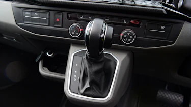 Volkswagen Transporter Sportline - gear selector