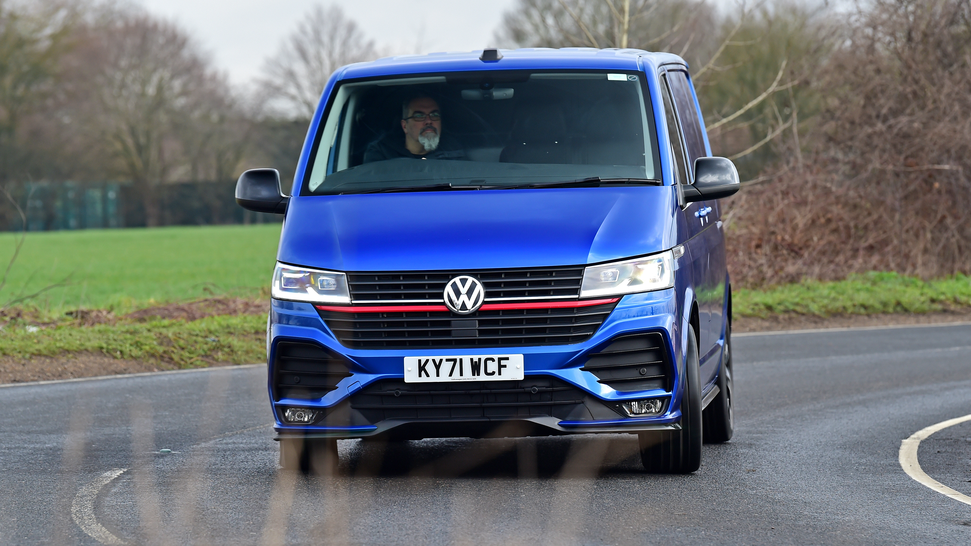 Volkswagen Transporter Sportline - front cornering
