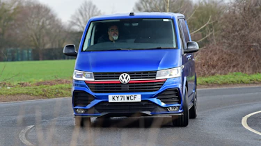 Volkswagen Transporter Sportline - front cornering