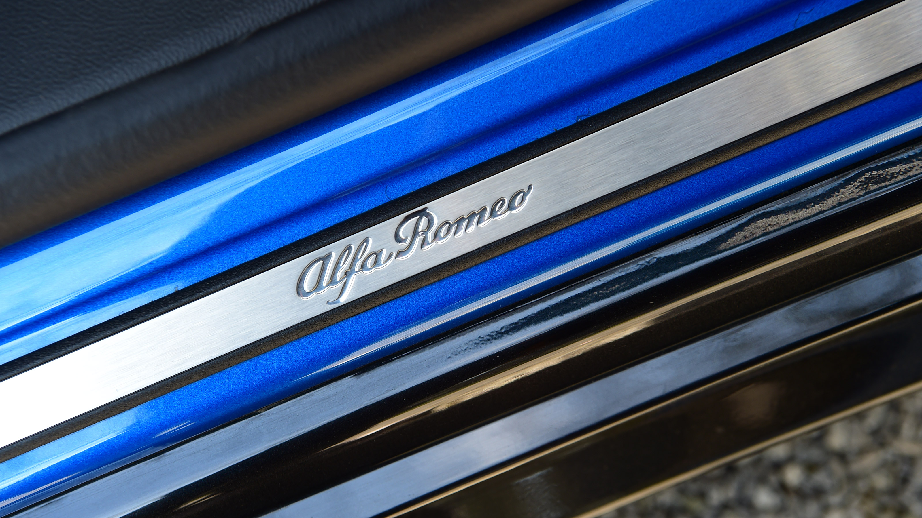 Alfa Romeo Stelvio - sill
