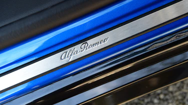 Alfa Romeo Stelvio - sill