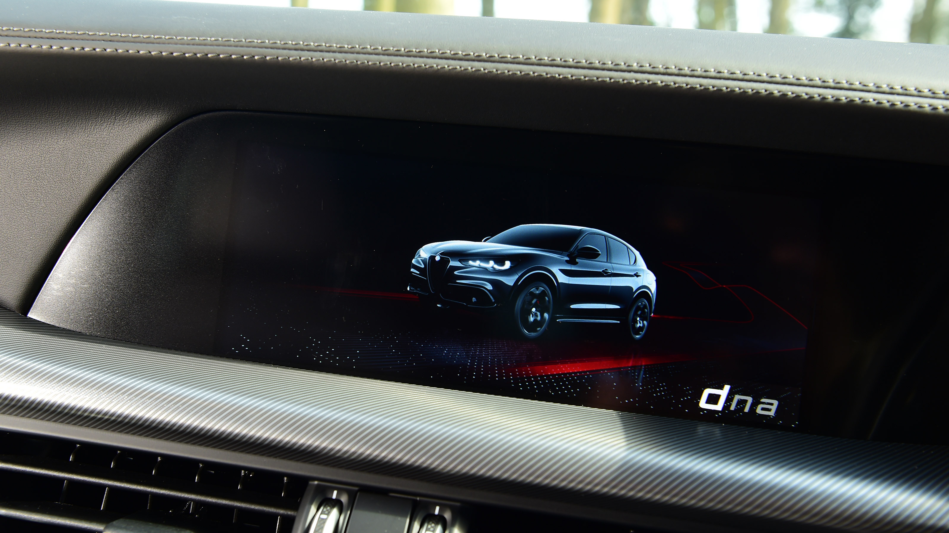 Alfa Romeo Stelvio - screen