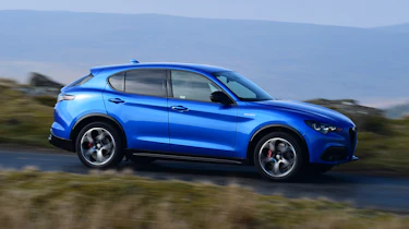 Alfa Romeo Stelvio - side