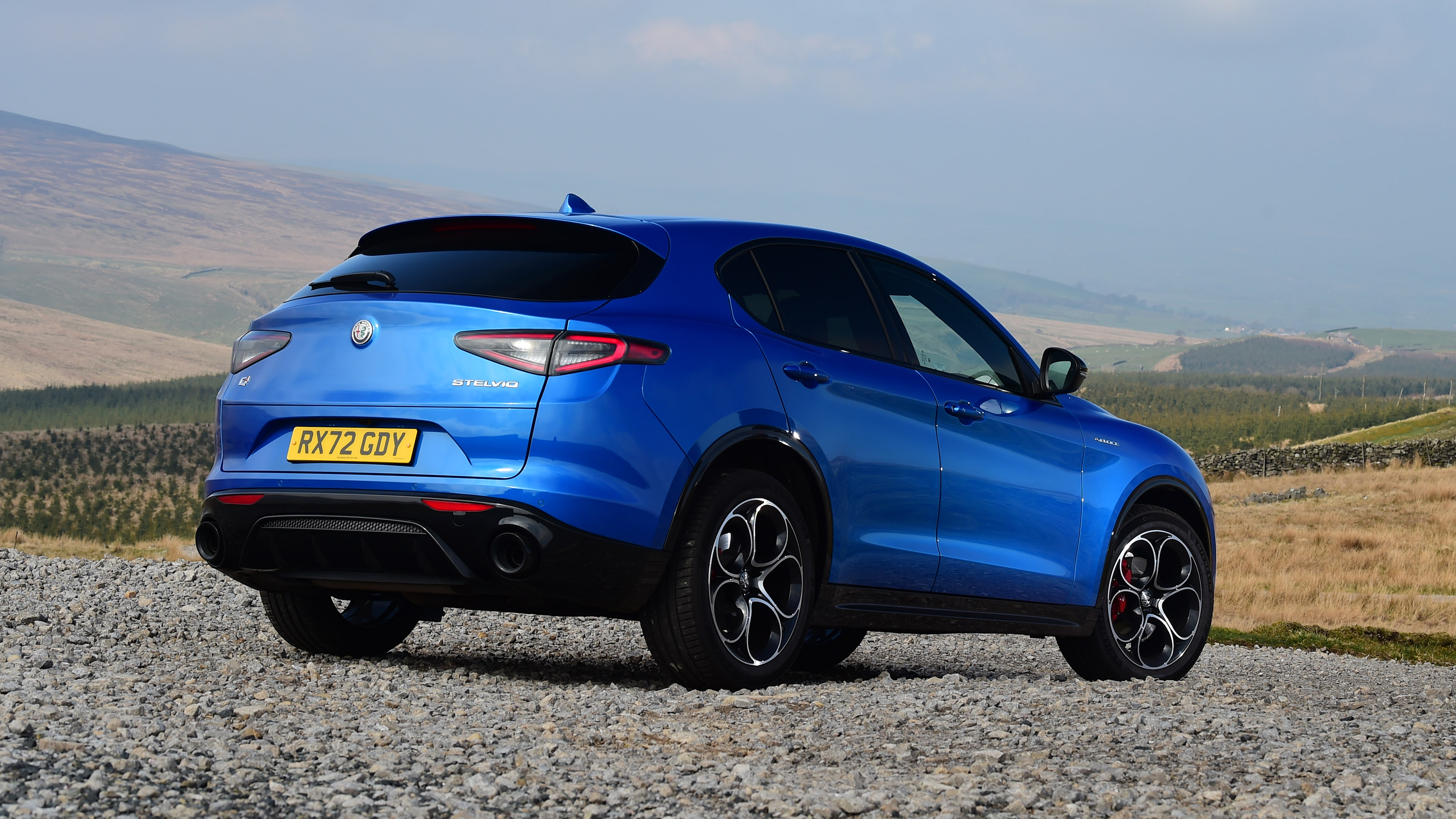 Alfa Romeo Stelvio - rear static