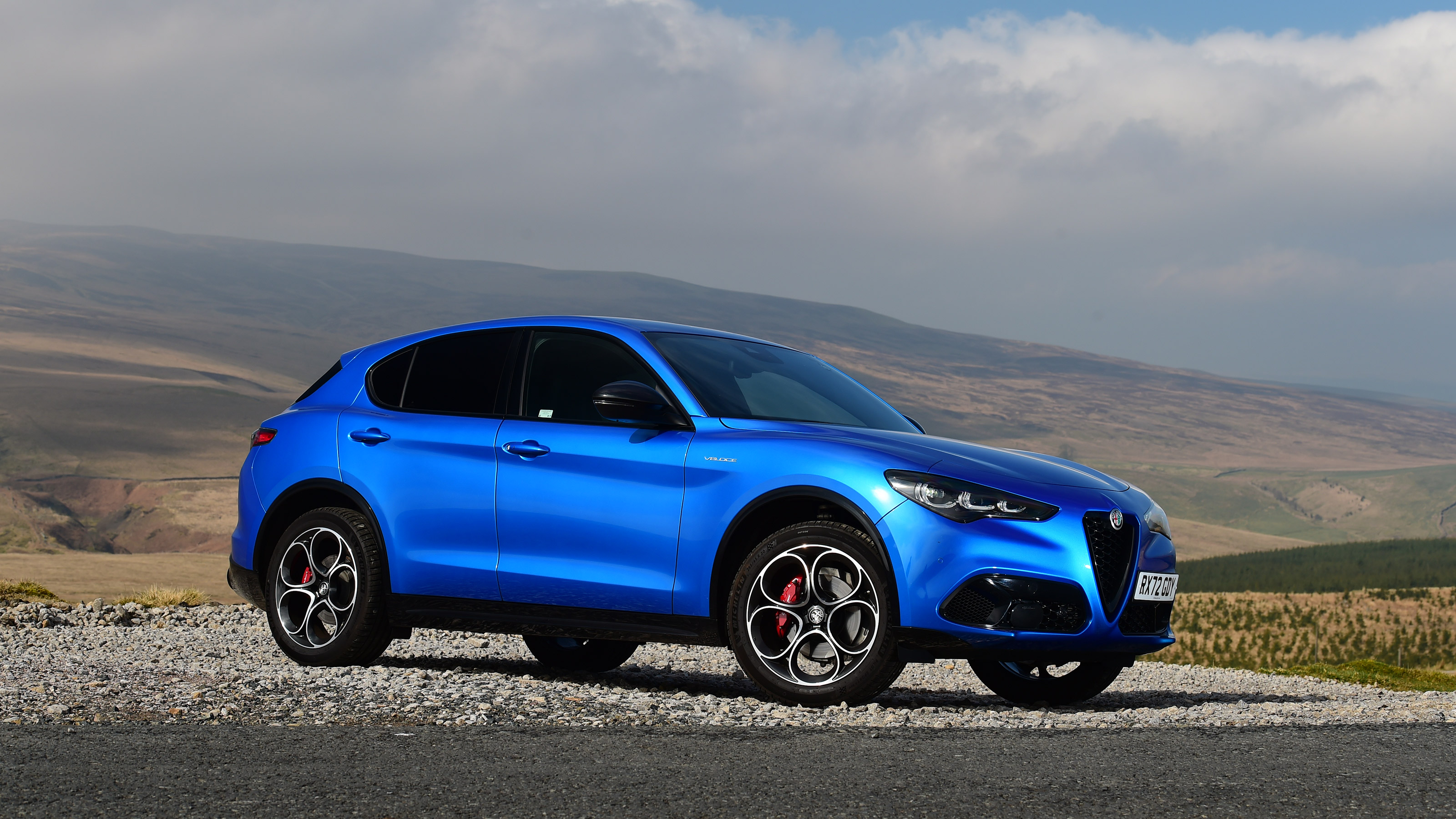 Alfa Romeo Stelvio - front static