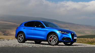 Alfa Romeo Stelvio - front static