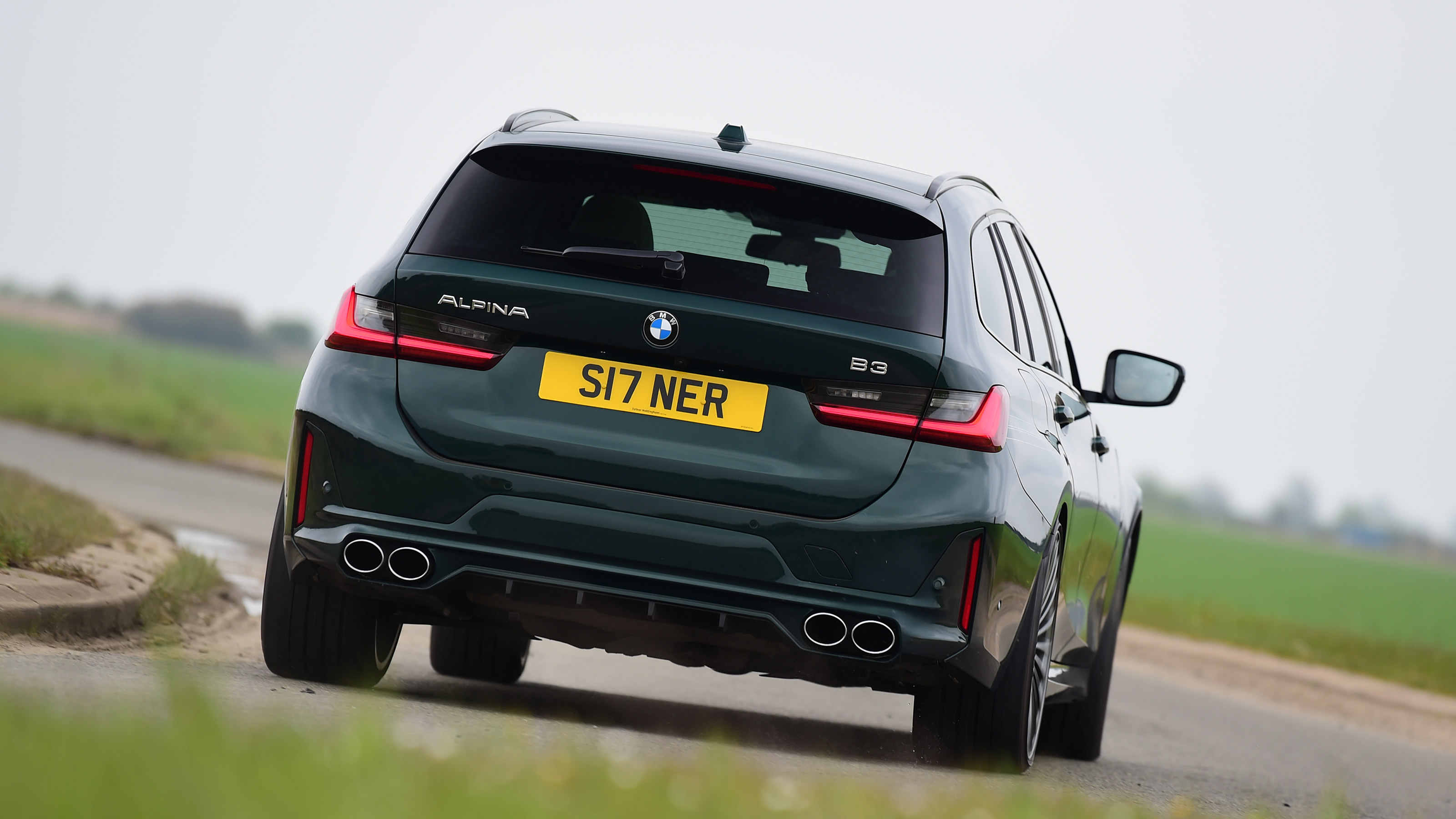 Alpina B3 Touring - rear cornering