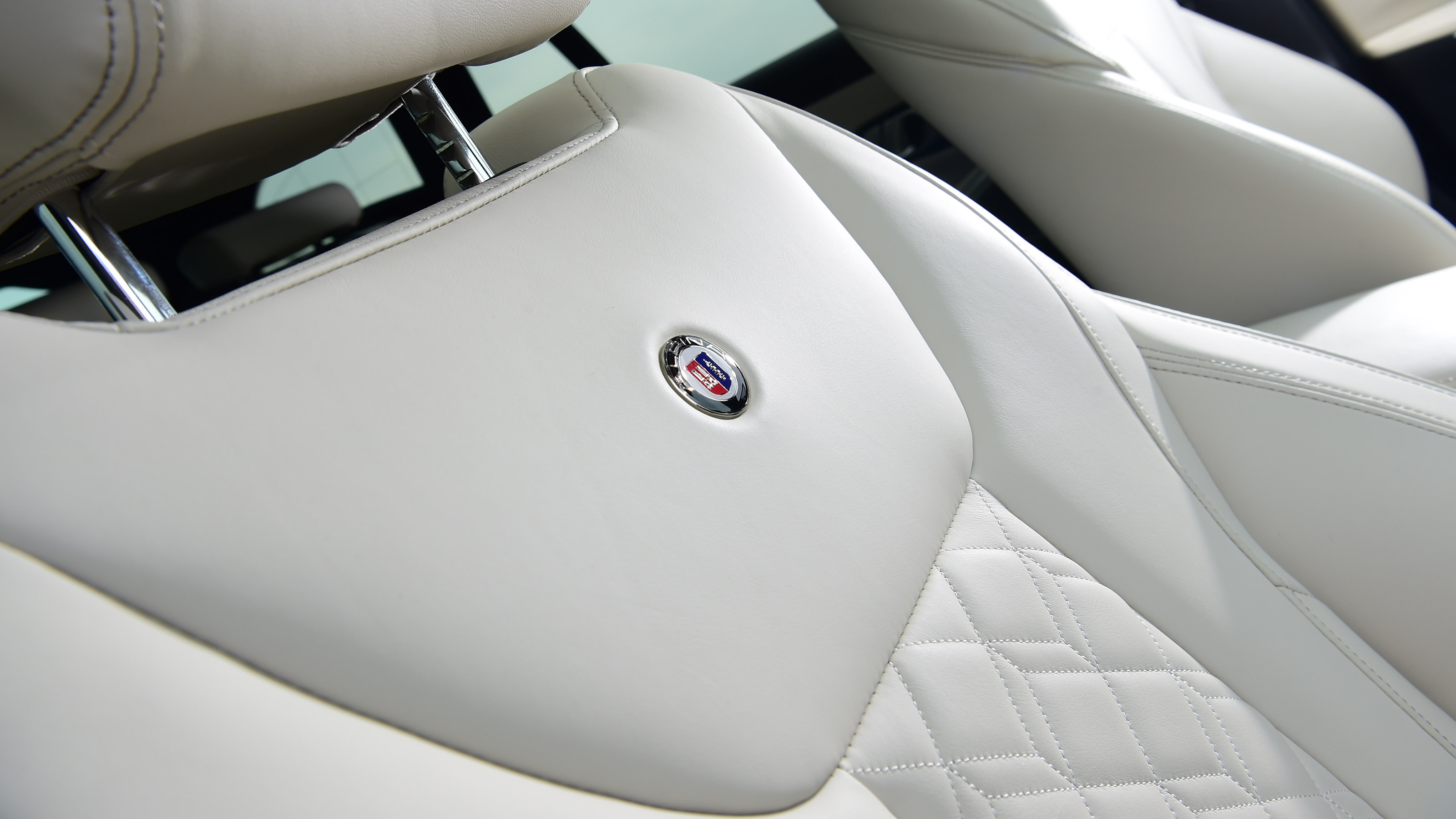 Alpina B3 Touring - seat detail