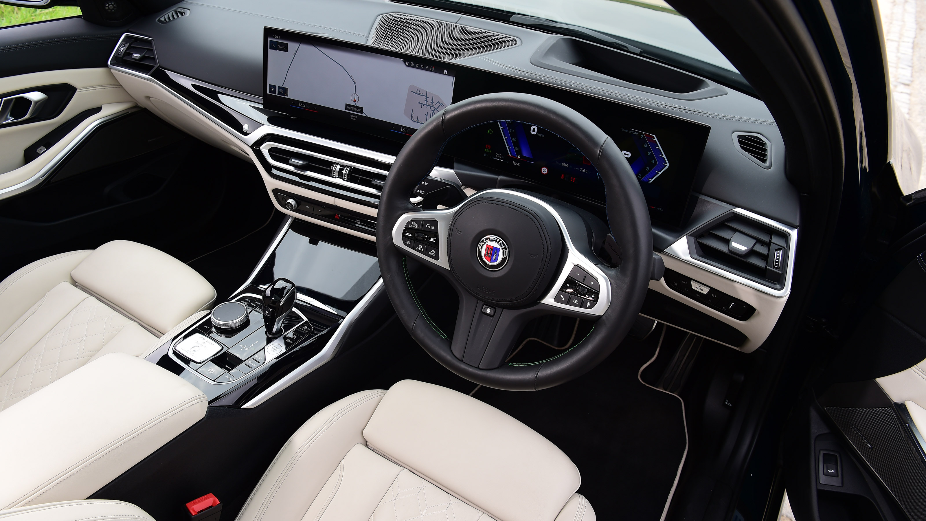 Alpina B3 Touring - cabin
