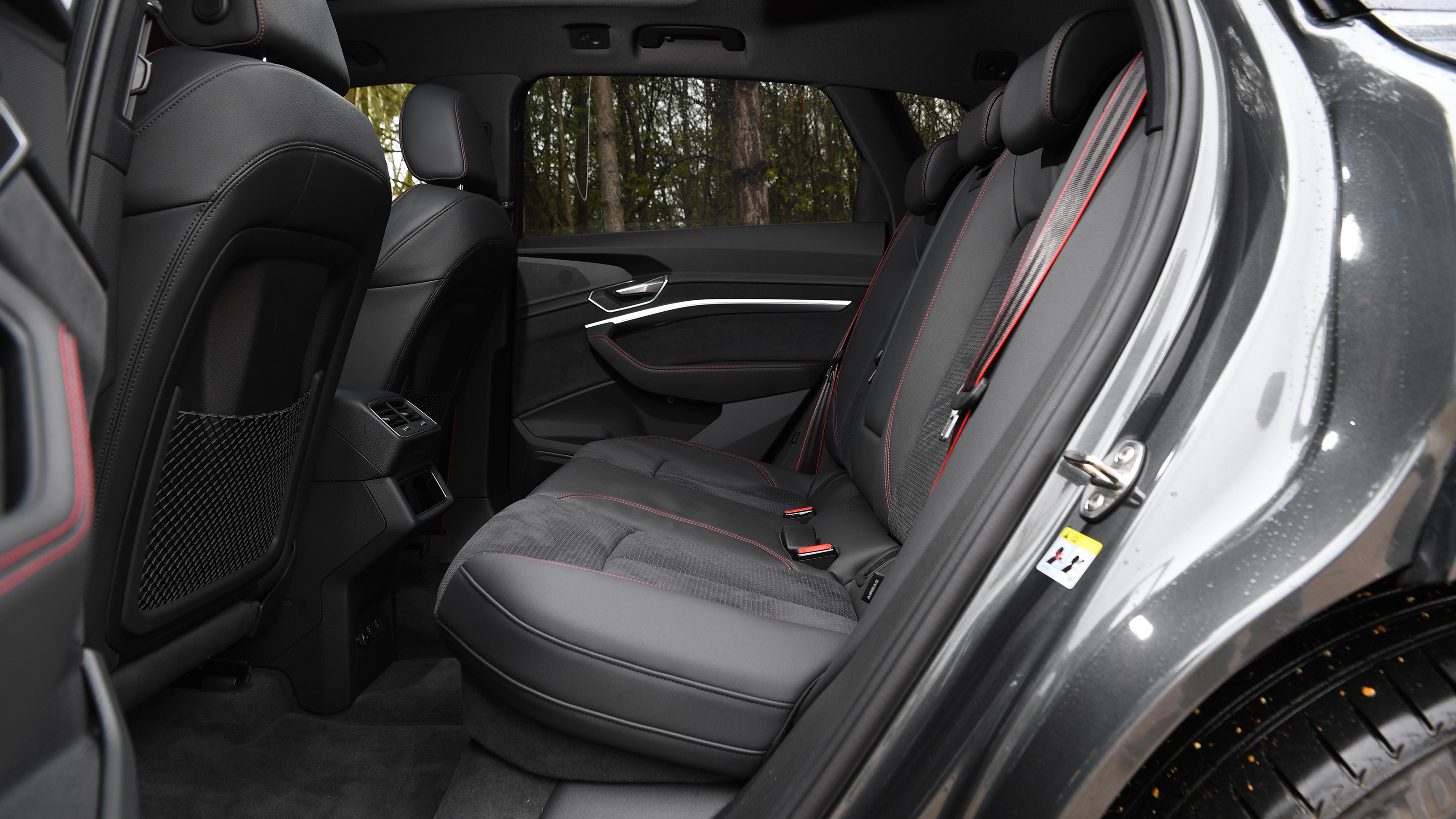 Audi Q8 e-tron - rear seats