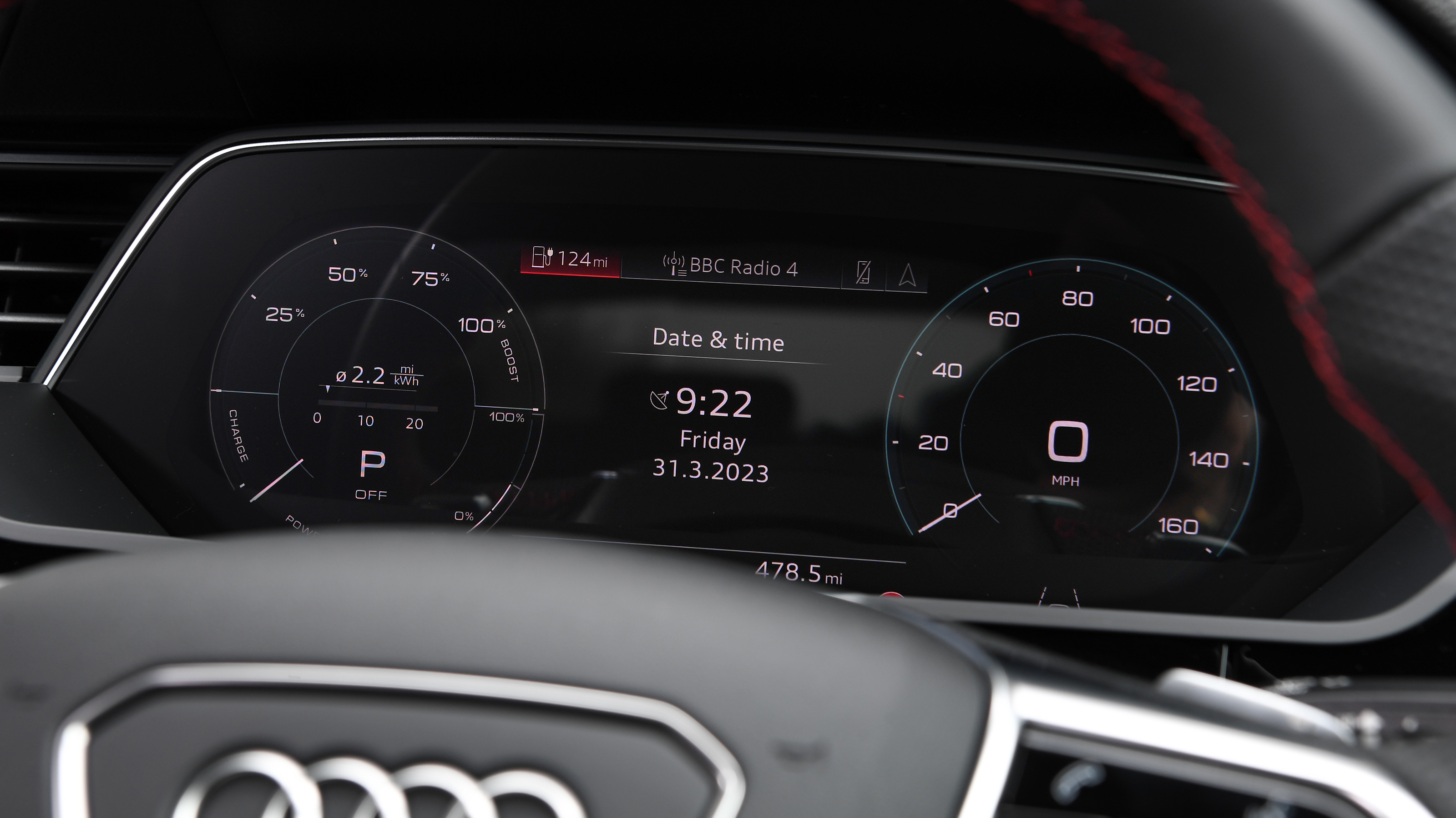 Audi Q8 e-tron - digital driver's display