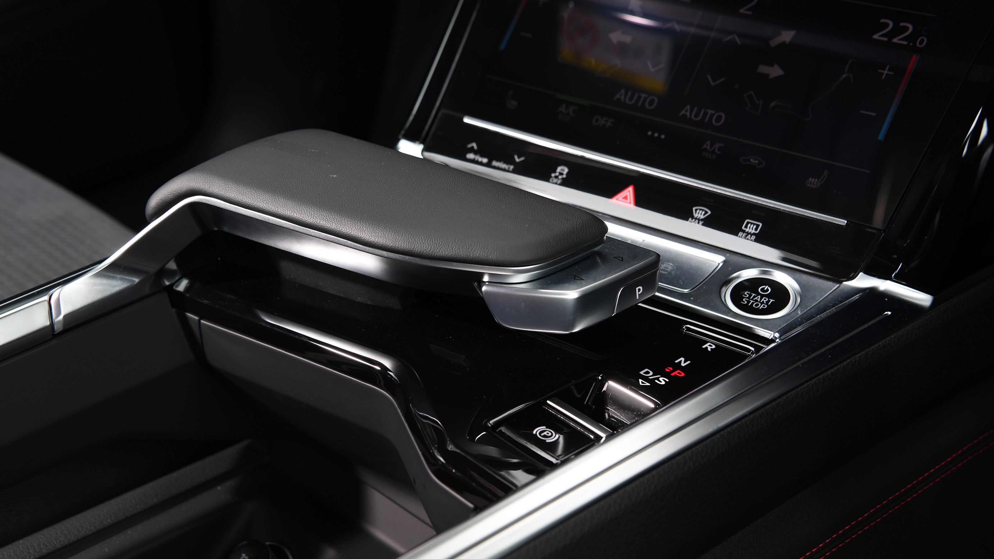 Audi Q8 e-tron - gear selector