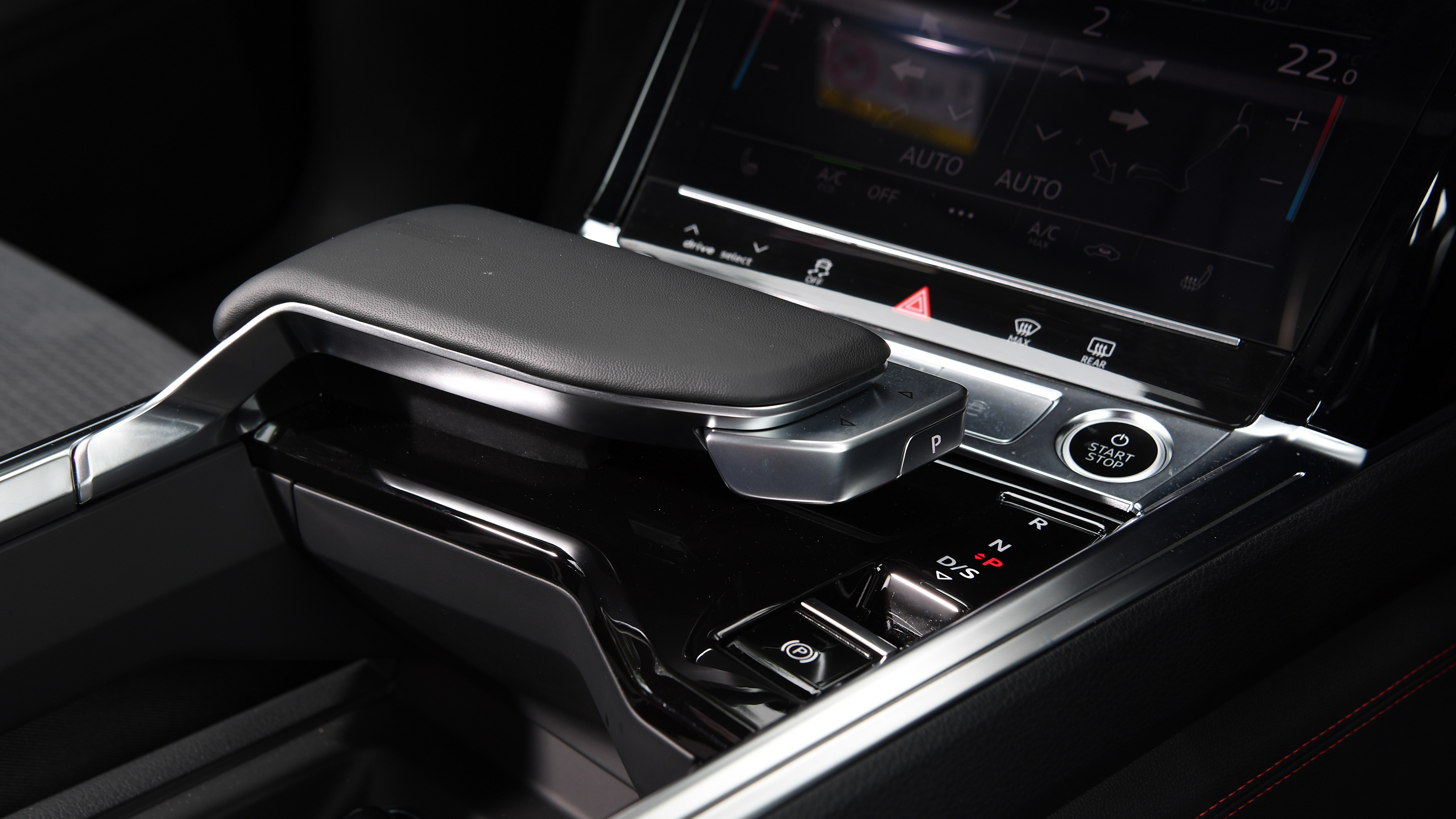 Audi Q8 e-tron - gear selector