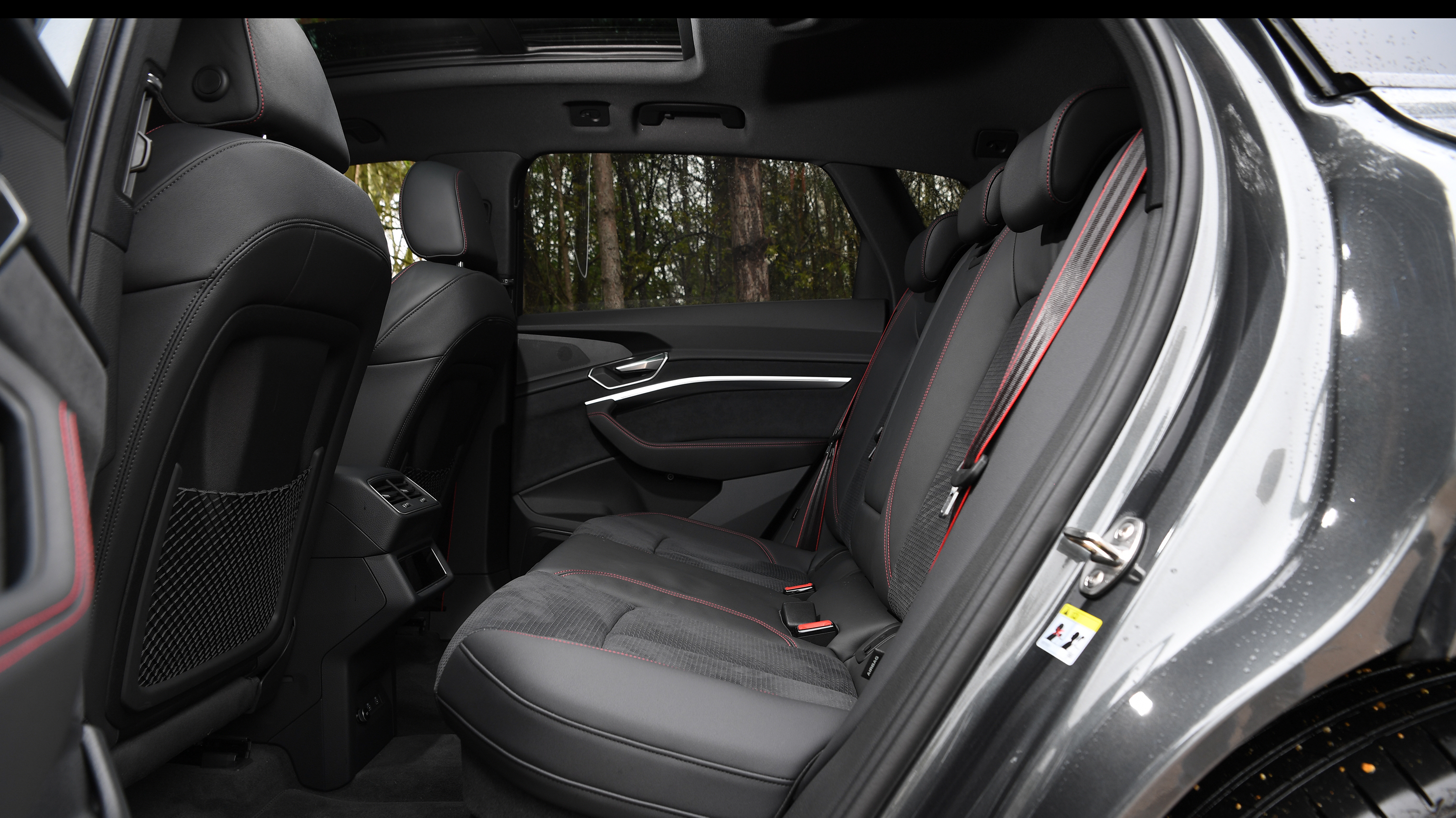 Audi Q8 e-tron - rear seats