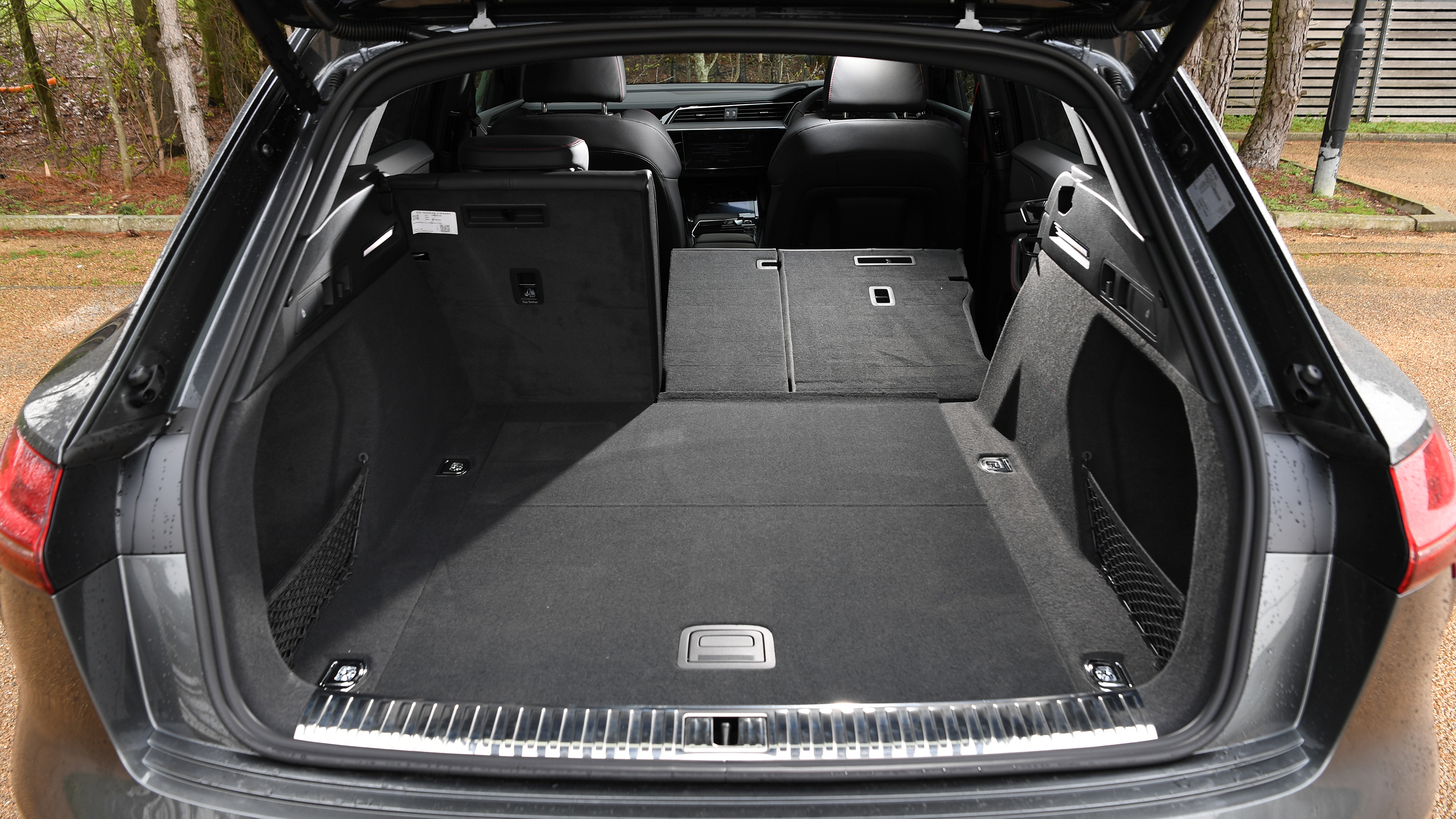Audi Q8 e-tron - boot