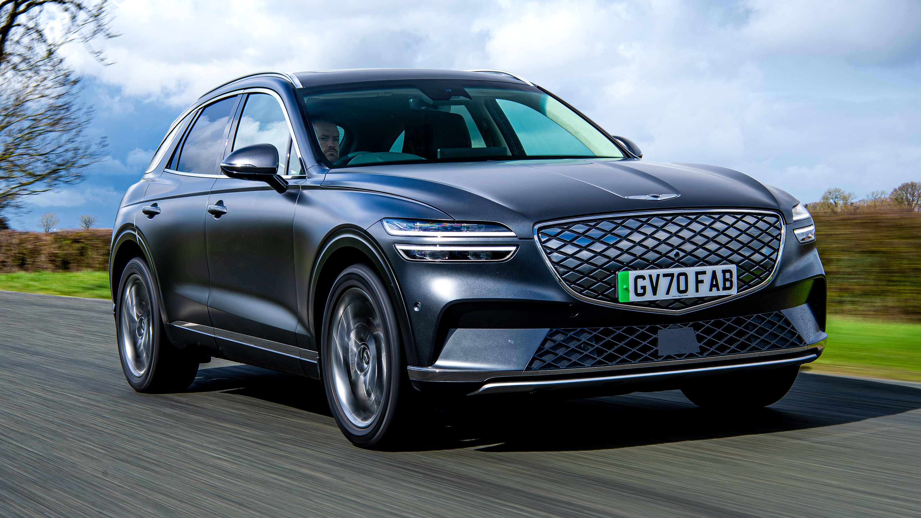 Genesis Electrified GV70 - front tracking
