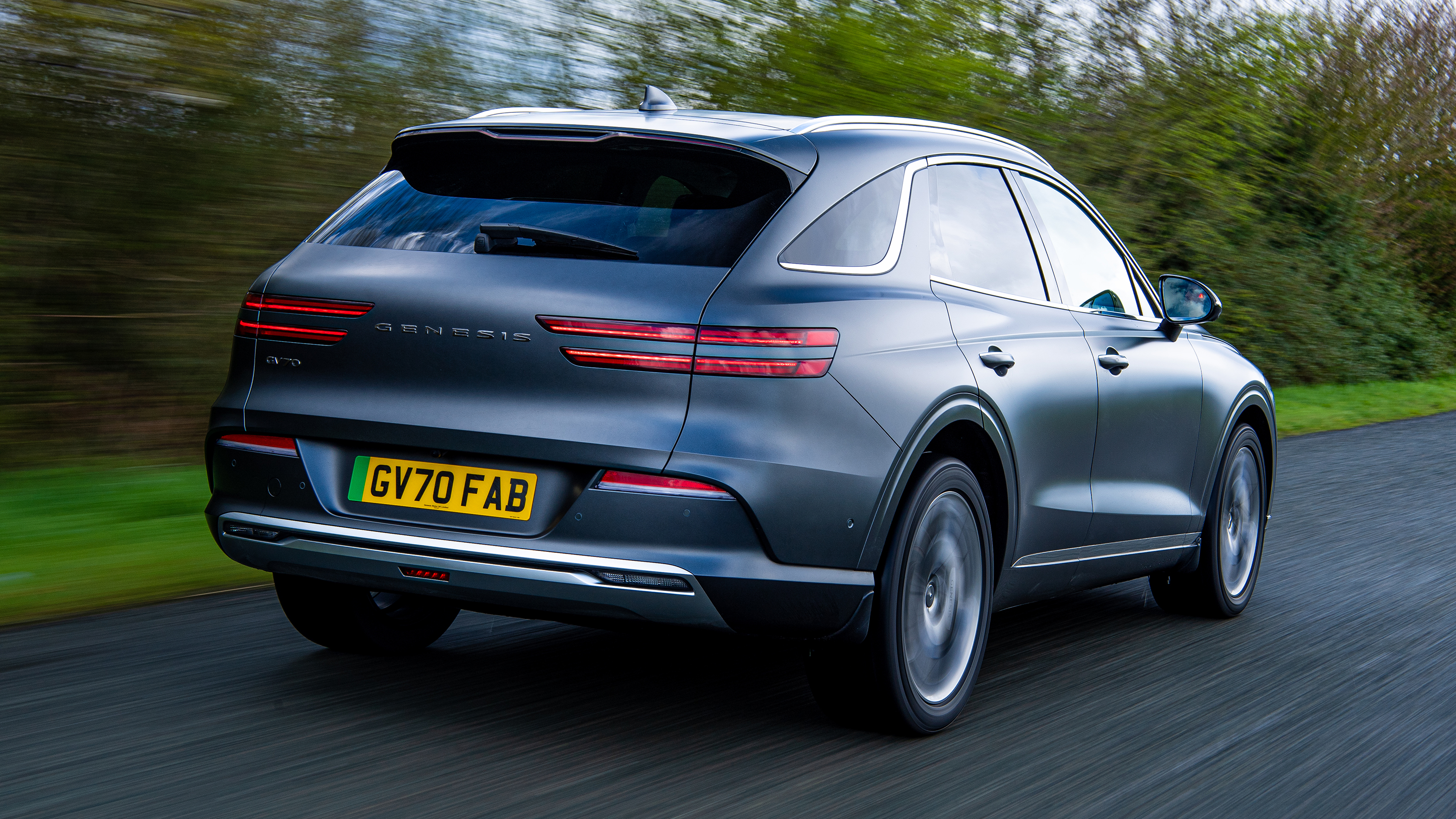 Genesis Electrified GV70 - rear tracking