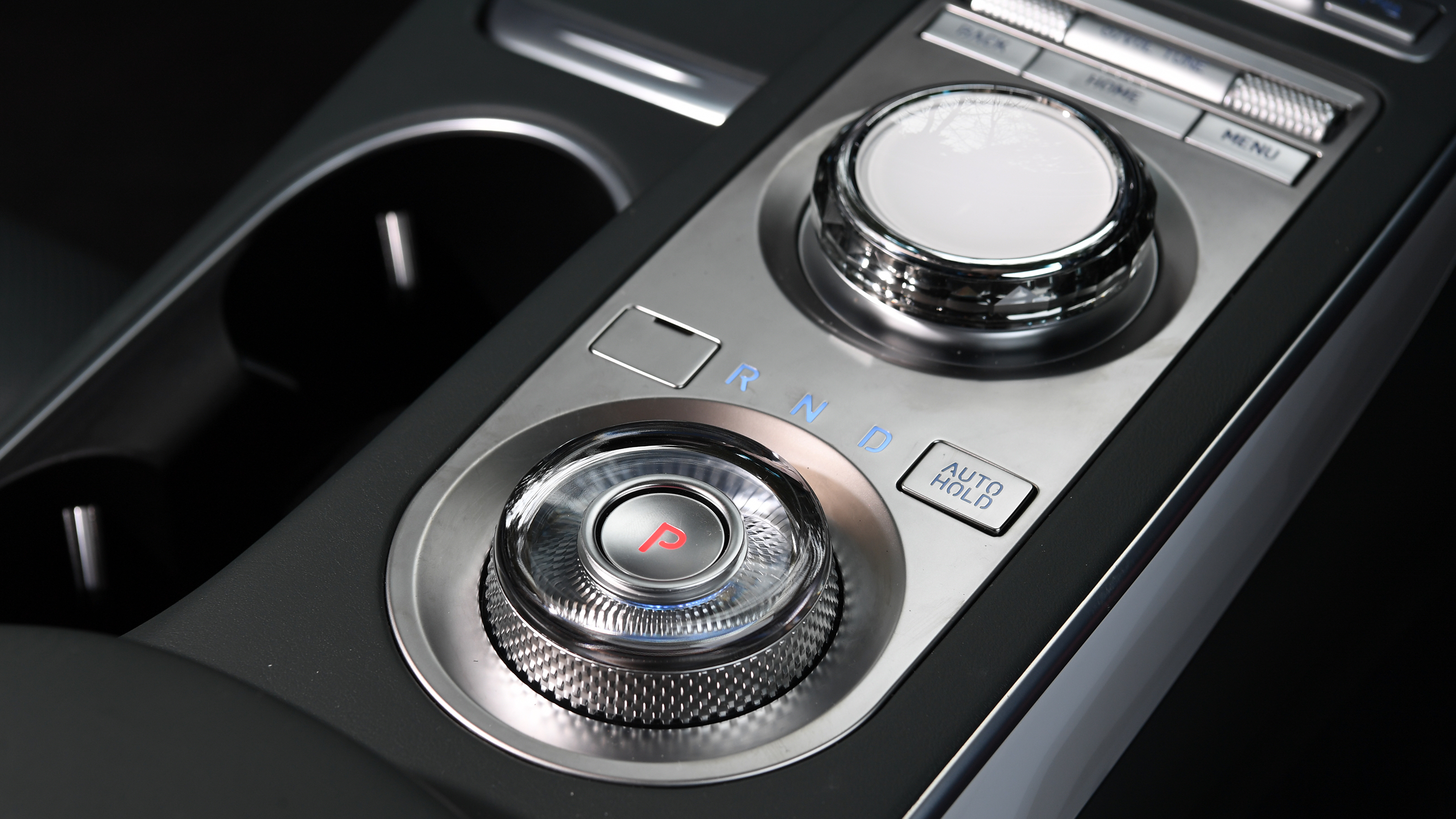 Genesis Electrified GV70 - gear selector