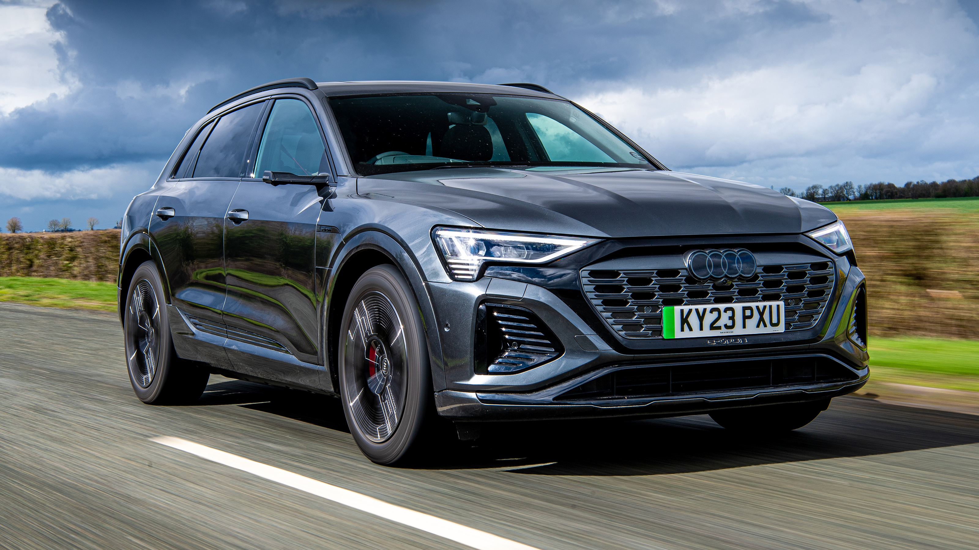 Audi Q8 e-tron - front tracking