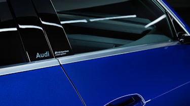 Audi SQ8 - B pillar