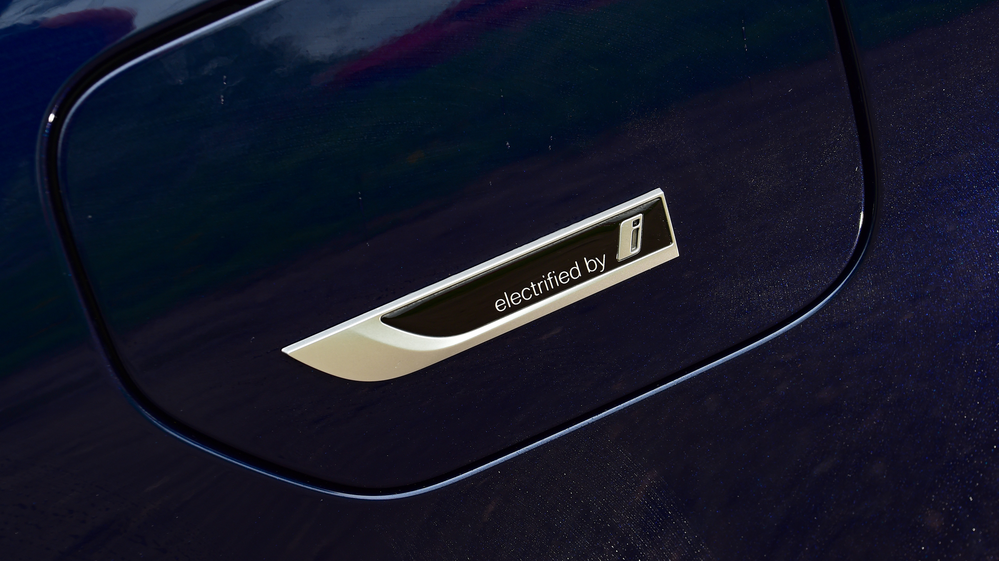 BMW 3 Series - 330e charging port
