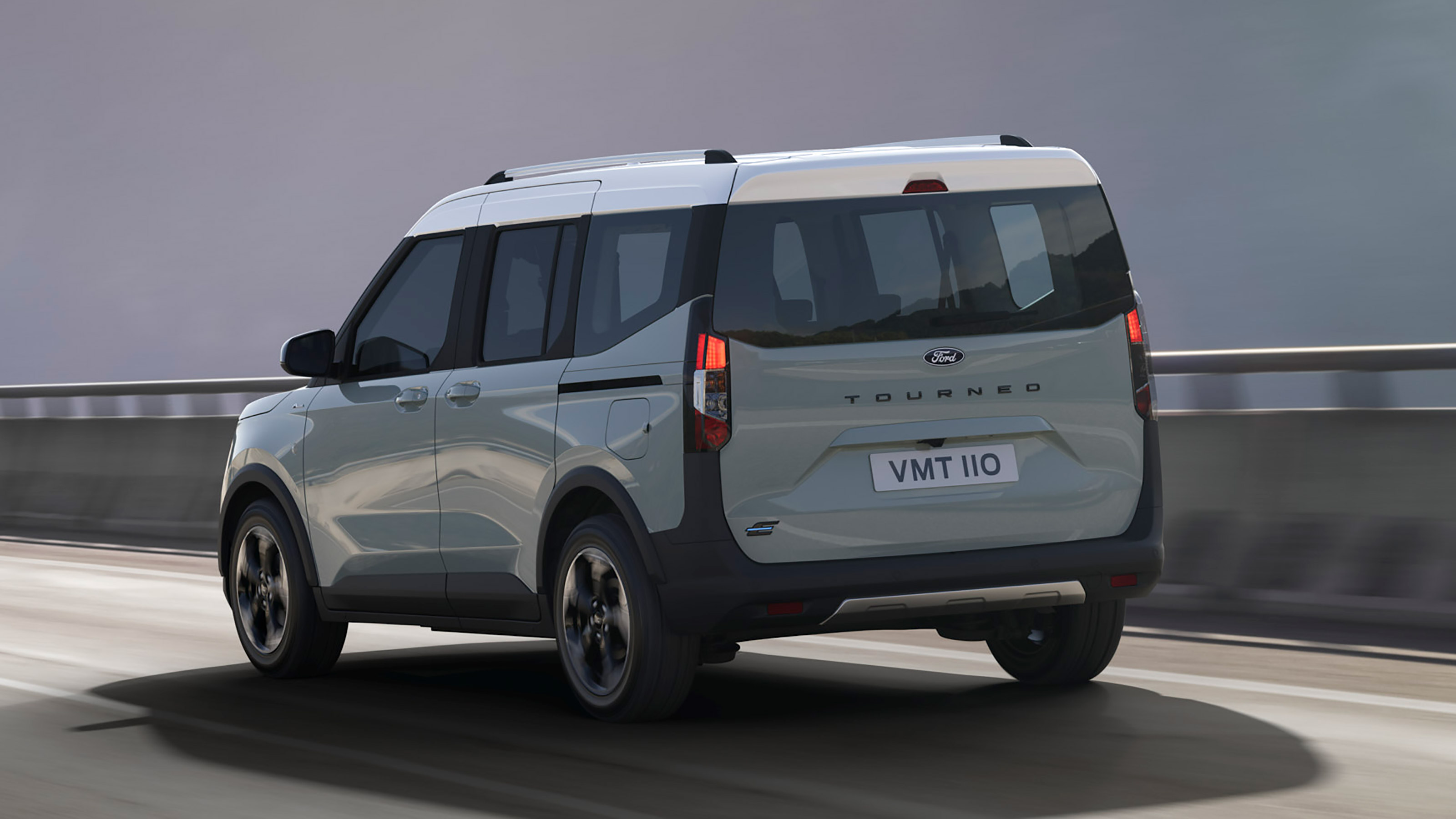 Ford E-Tourneo Courier - rear action