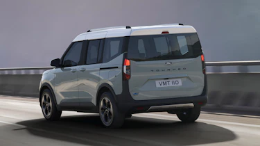 Ford E-Tourneo Courier - rear action