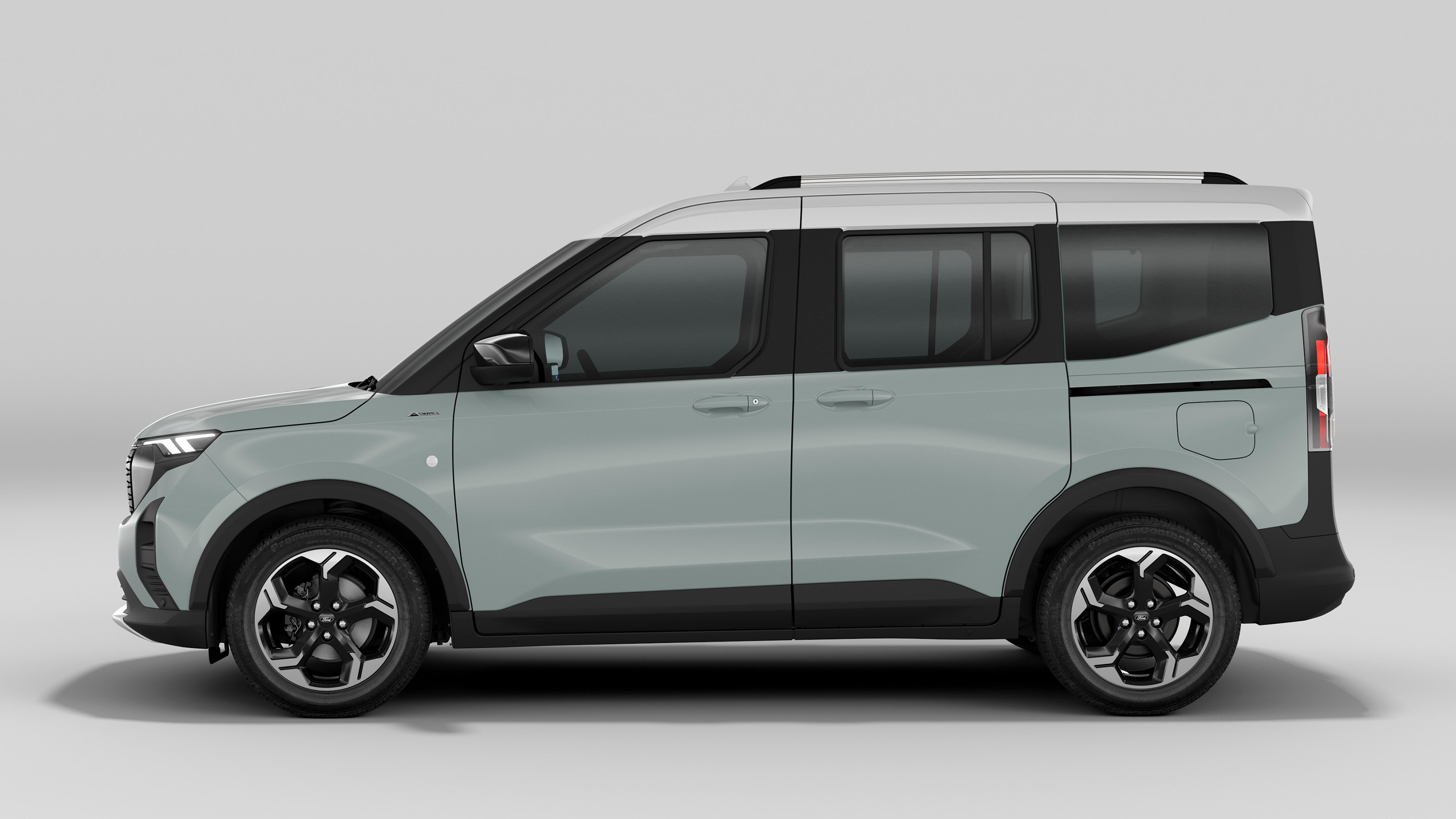 Ford E-Tourneo Courier - side studio