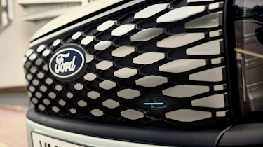 Ford E-Tourneo Courier - grille