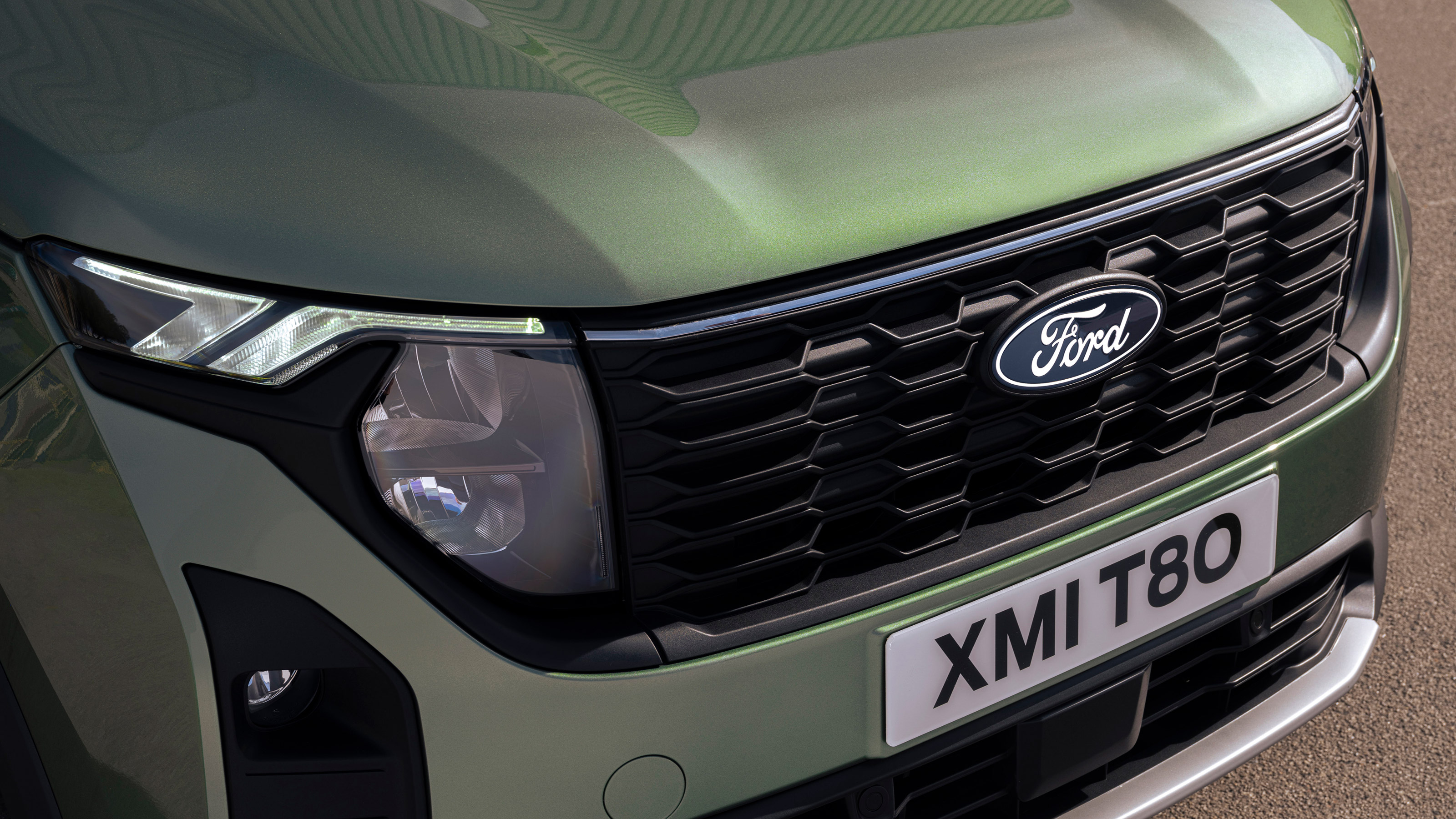 Ford E-Tourneo Courier - front detail