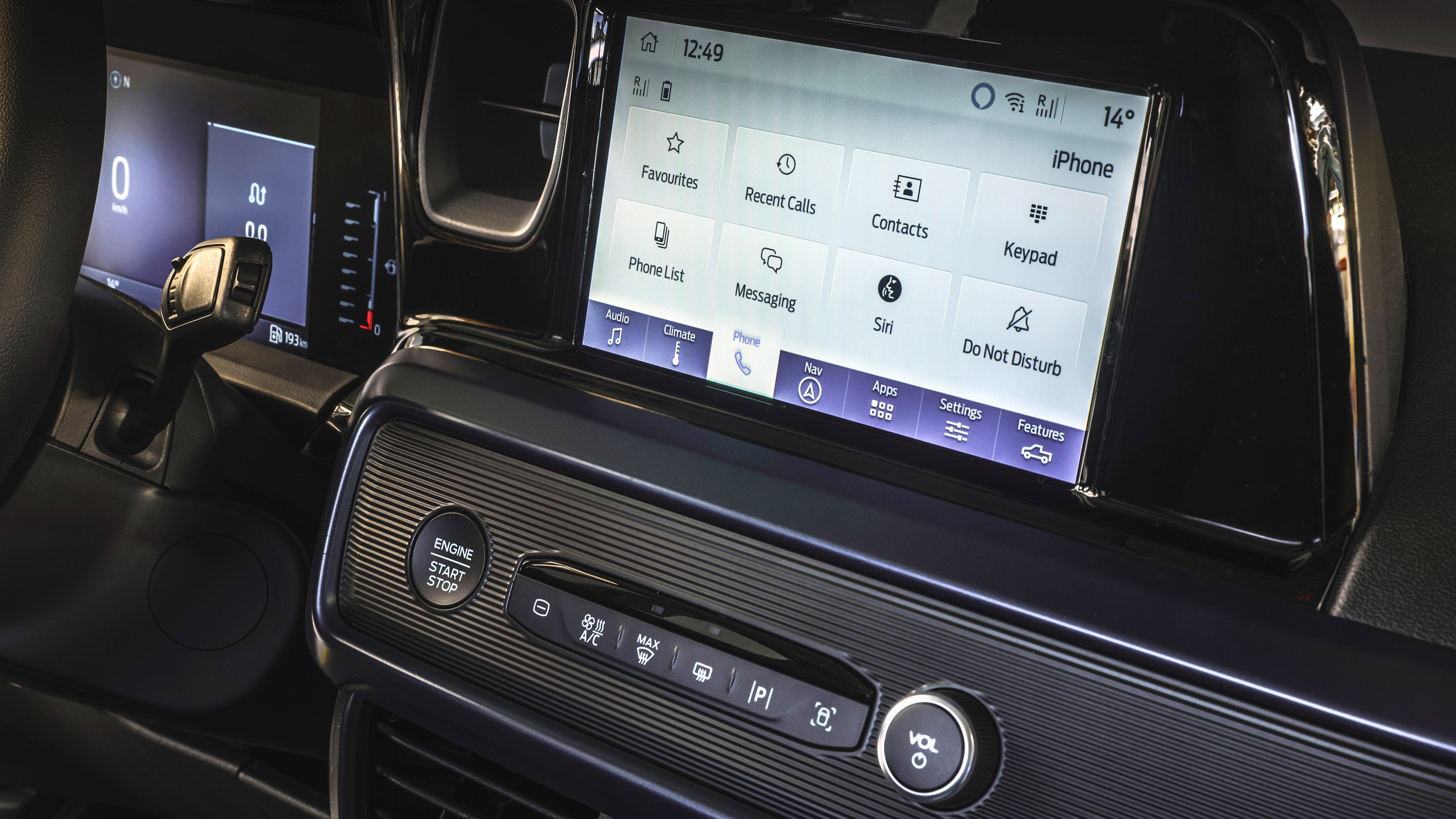Ford E-Tourneo Courier - screen