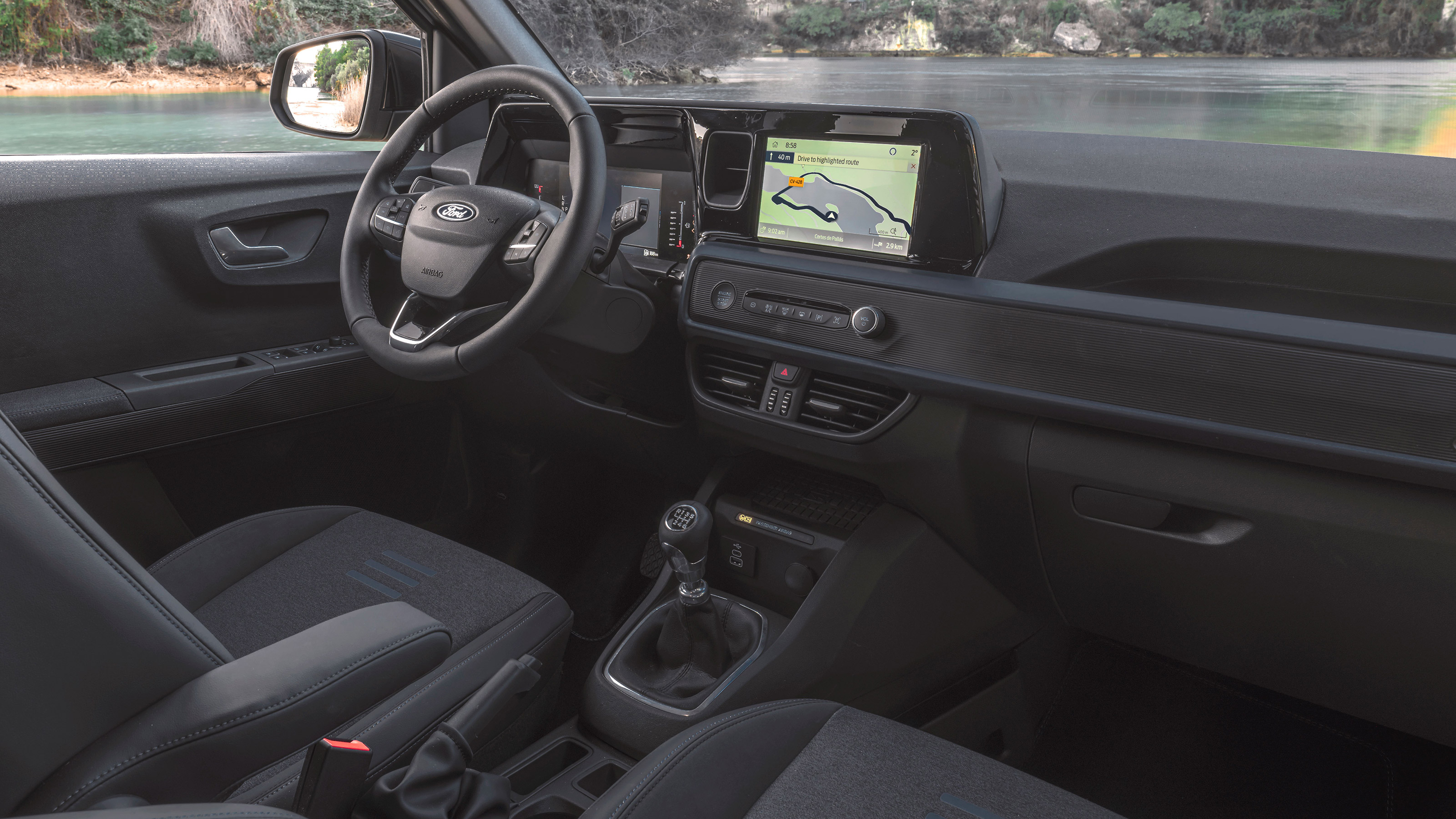 Ford E-Tourneo Courier - dash