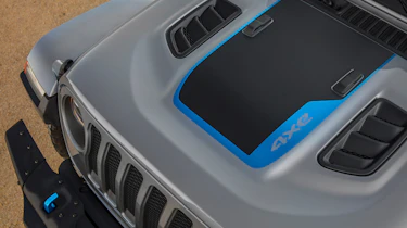 Jeep Wrangler 4xe - bonnet