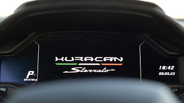 Lamborghini Huracan Sterrato - dials