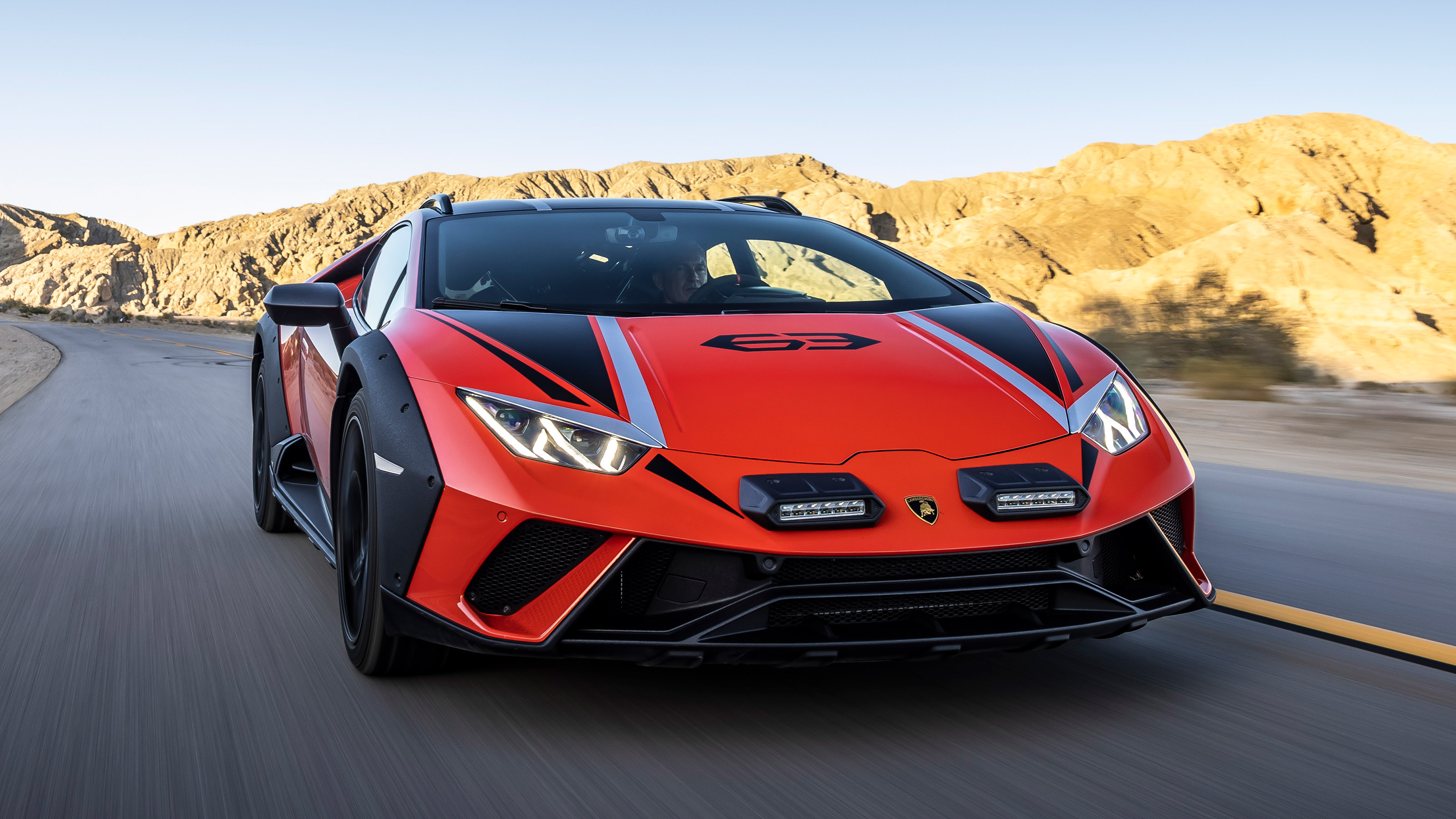Lamborghini Huracan Sterrato - tracking