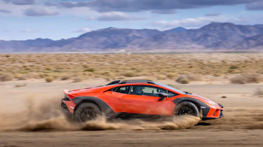 Lamborghini Huracan Sterrato - side