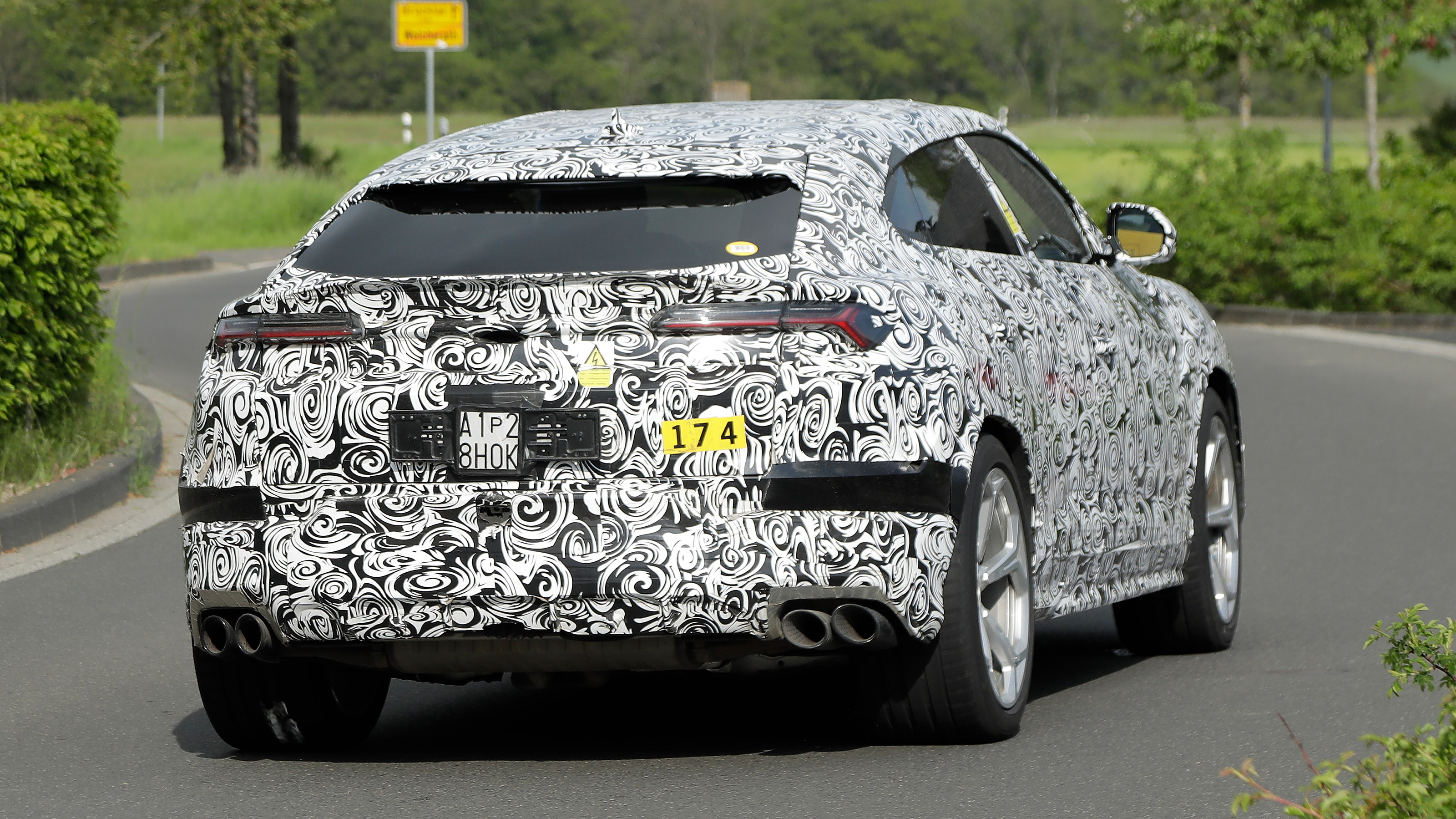 Lamborghini Urus plug-in hybrid - spyshot 5