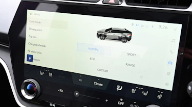 Lexus RZ 450e - infotainment