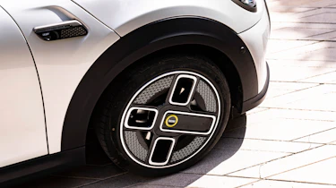 MINI Electric Convertible - wheel