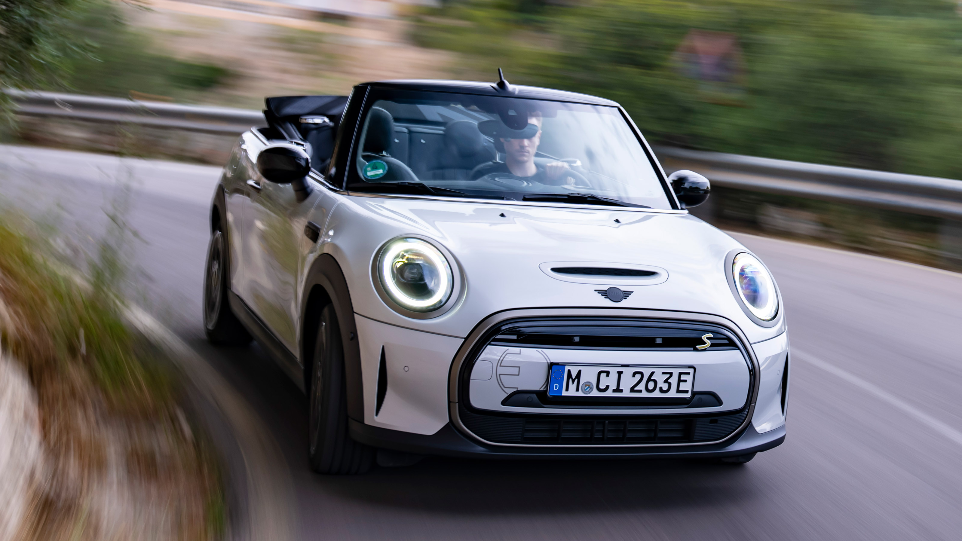 MINI Electric Convertible - action