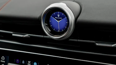 Maserati Grecale Trofeo - clock