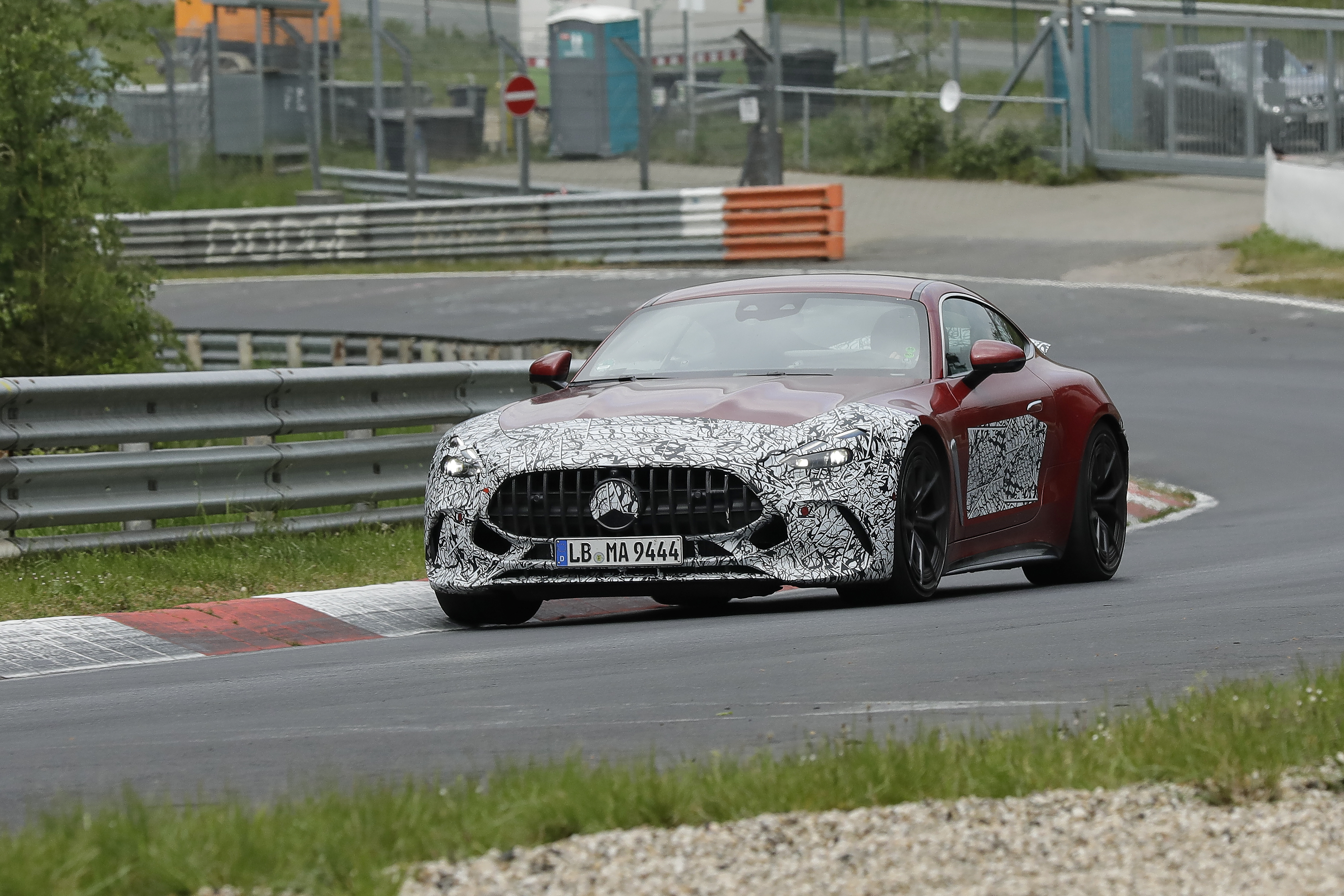 Mercedes AMG GT - front tracking