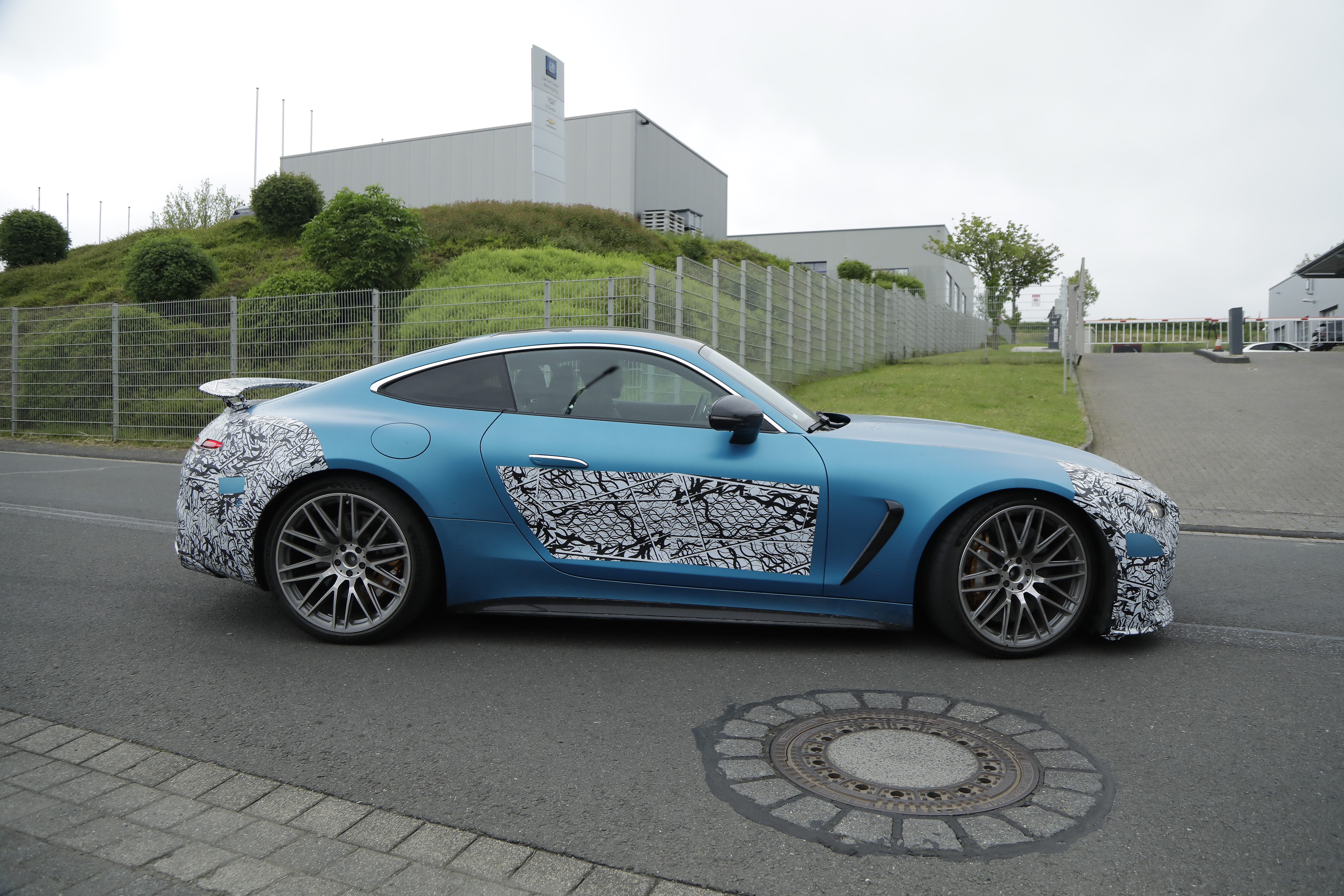 Mercedes AMG GT blue - side 